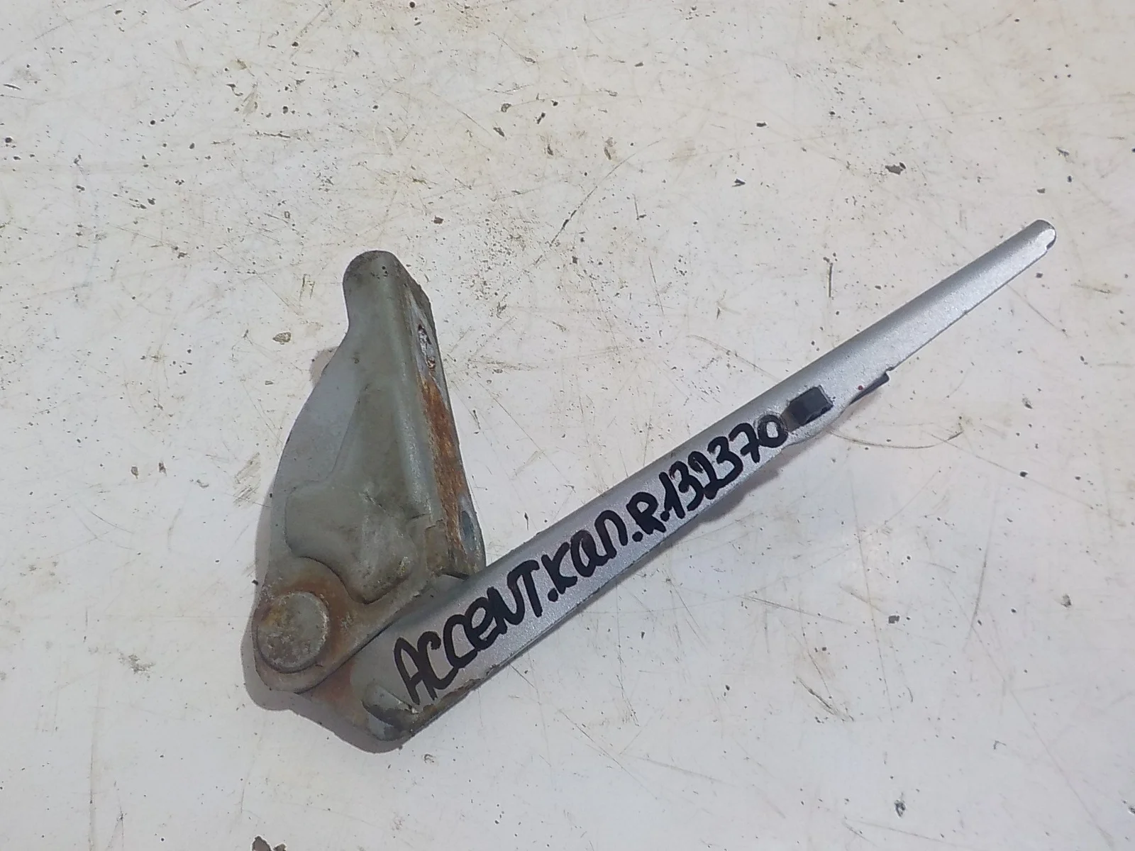 Петля капота Hyundai Accent II (1999—2012) Перед Право