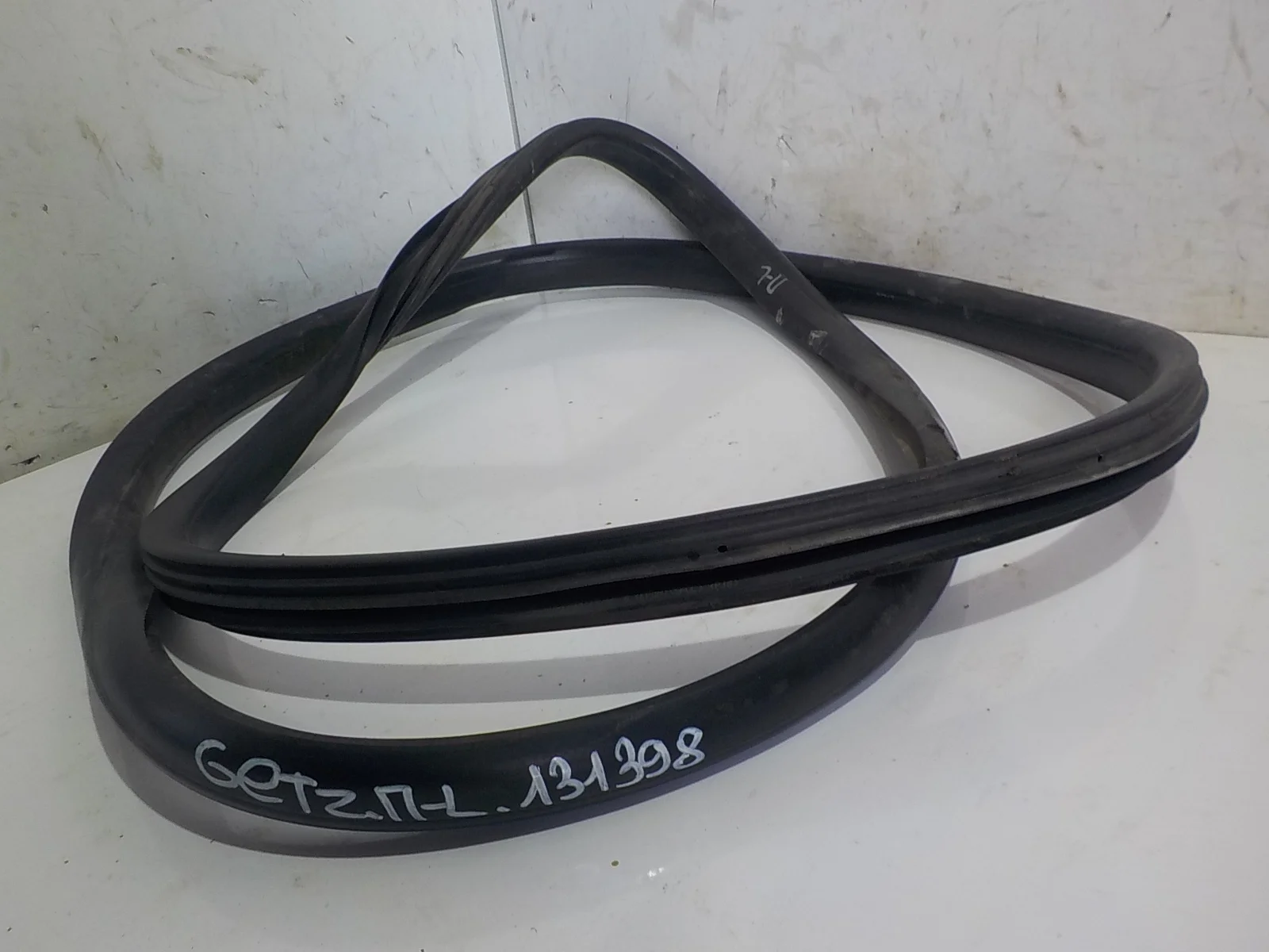 резинка проемная Hyundai Getz I рестайлинг (2005—2011) Перед Лево