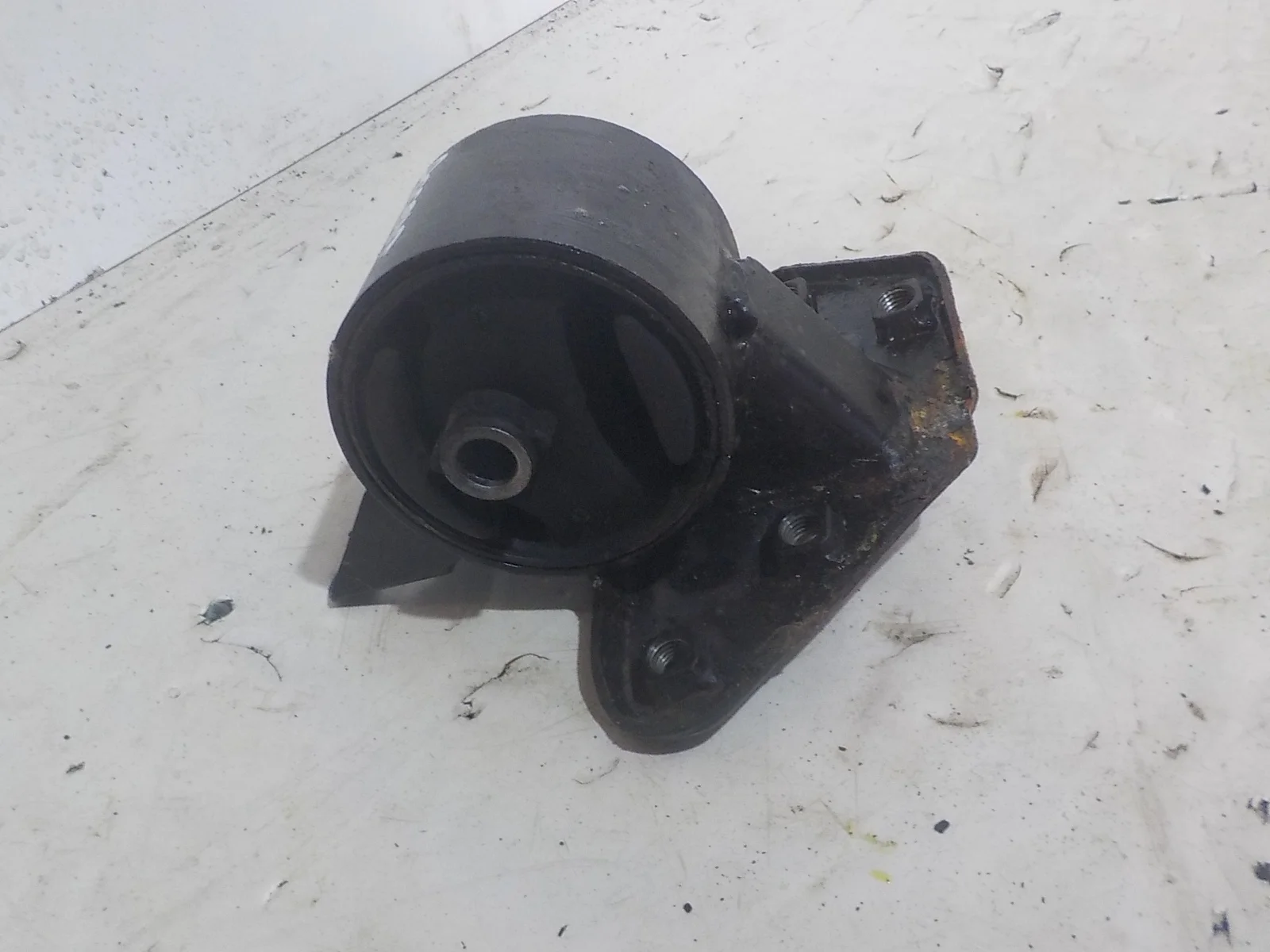 Опора двигателя Hyundai Accent II (1999—2012)  Лево