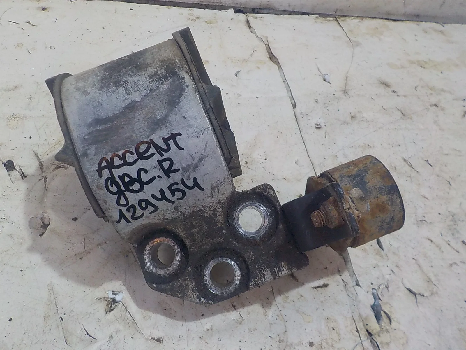 Опора двигателя Hyundai Accent II (1999—2012)  Право