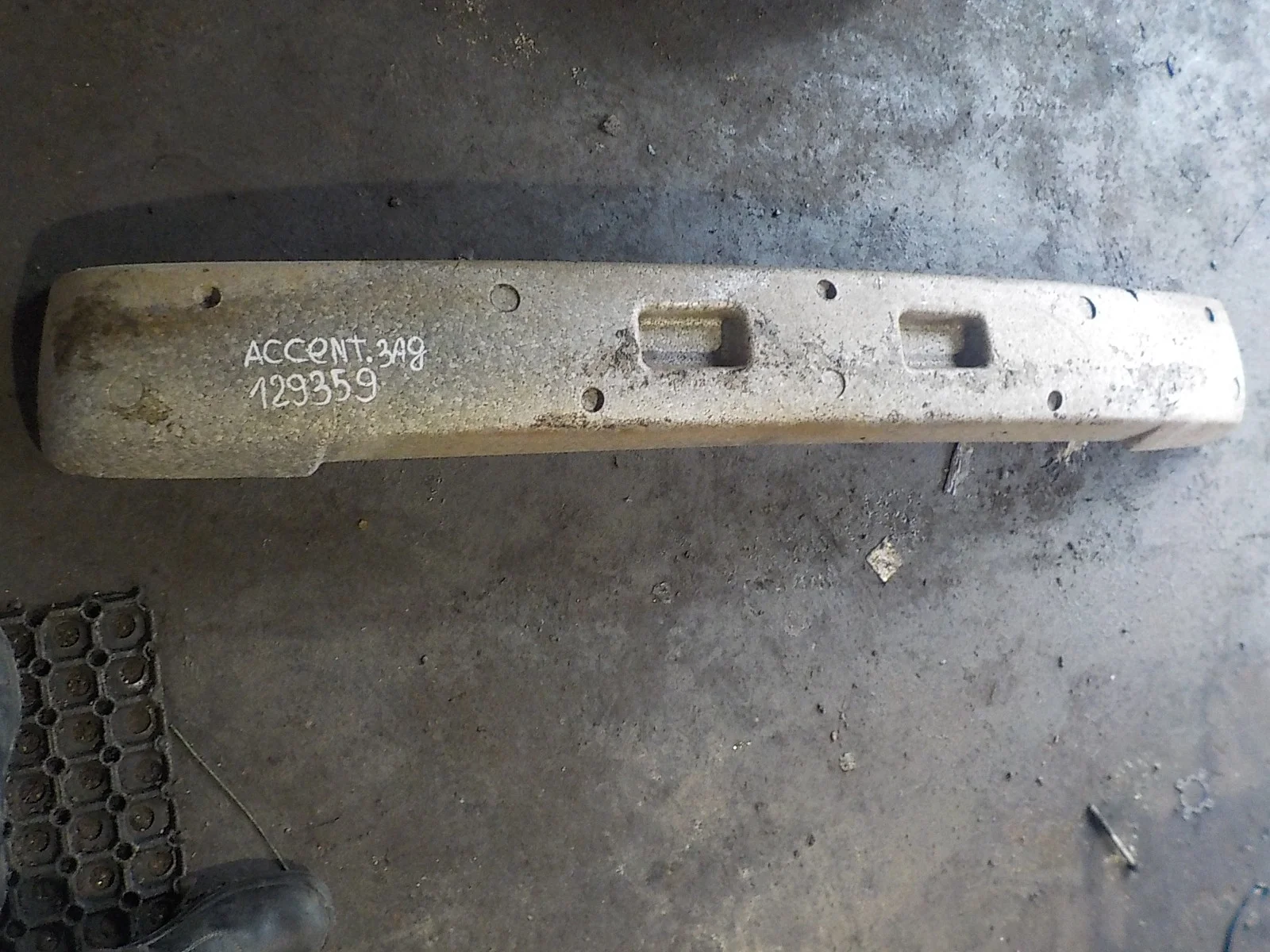 Абсорбер бампера Hyundai Accent II (1999—2012) Зад