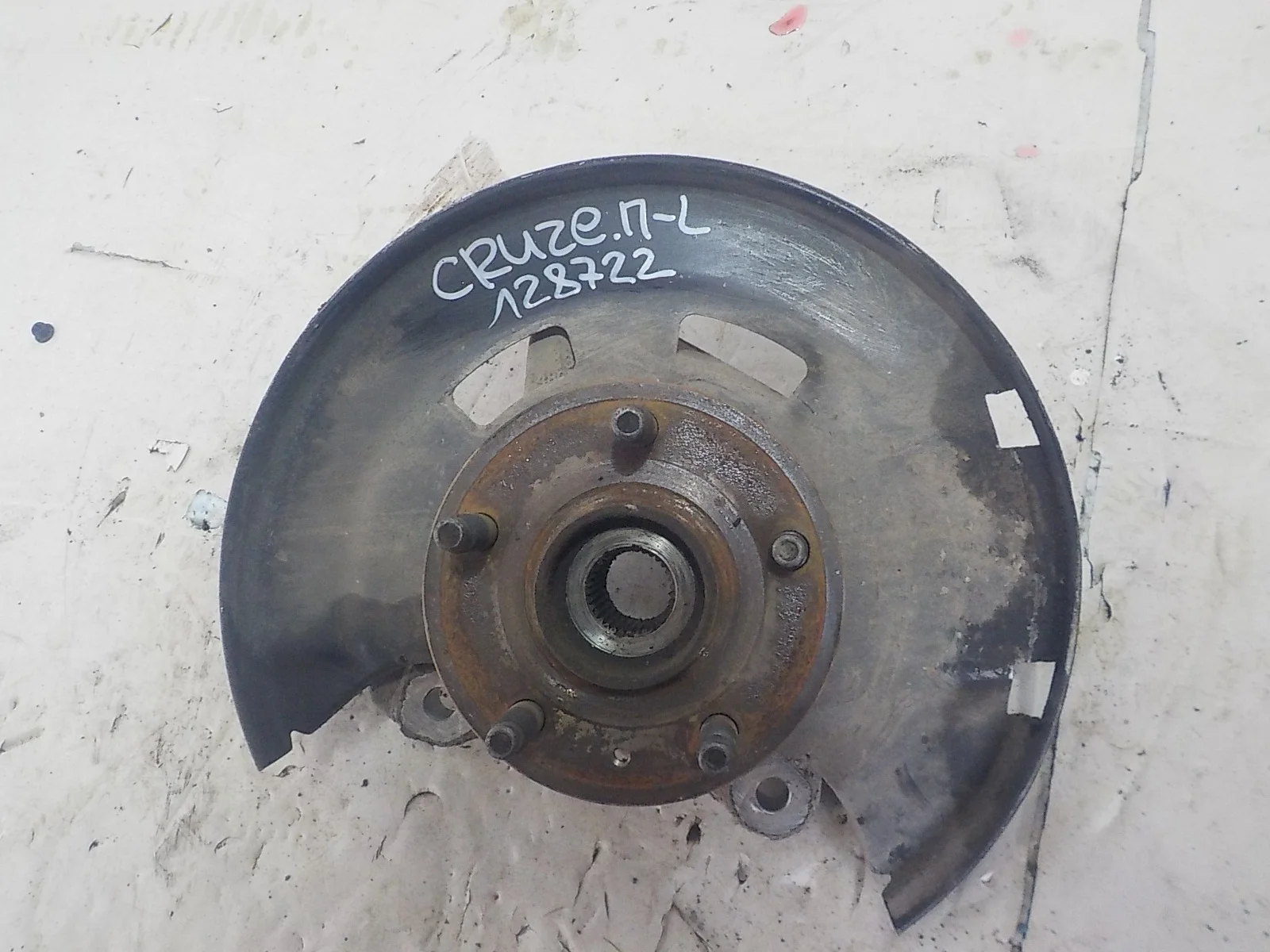 кулак поворотный Chevrolet Cruze I (2009—2012) Перед Лево