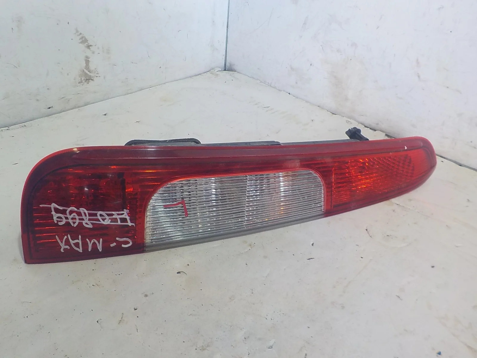 Фонарь Ford C-MAX I (2003—2007) Зад Лево