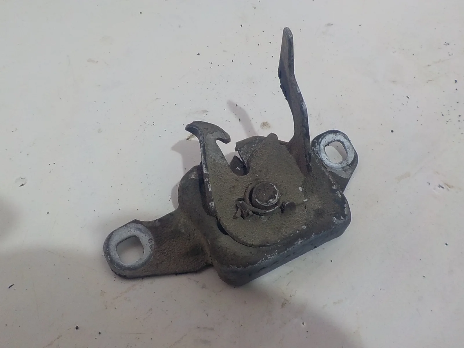 Замок капота Renault Sandero I (2009—2014)