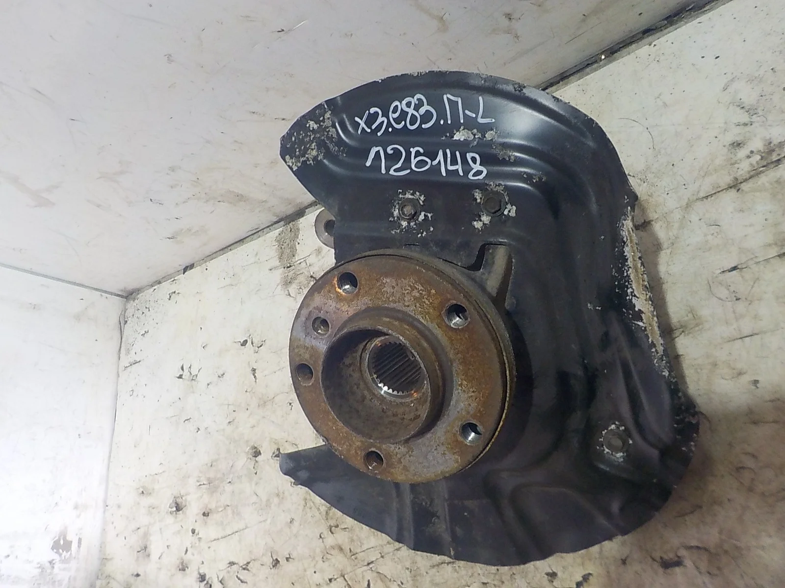 кулак поворотный BMW X3 E83 (2003—2006) Перед Лево