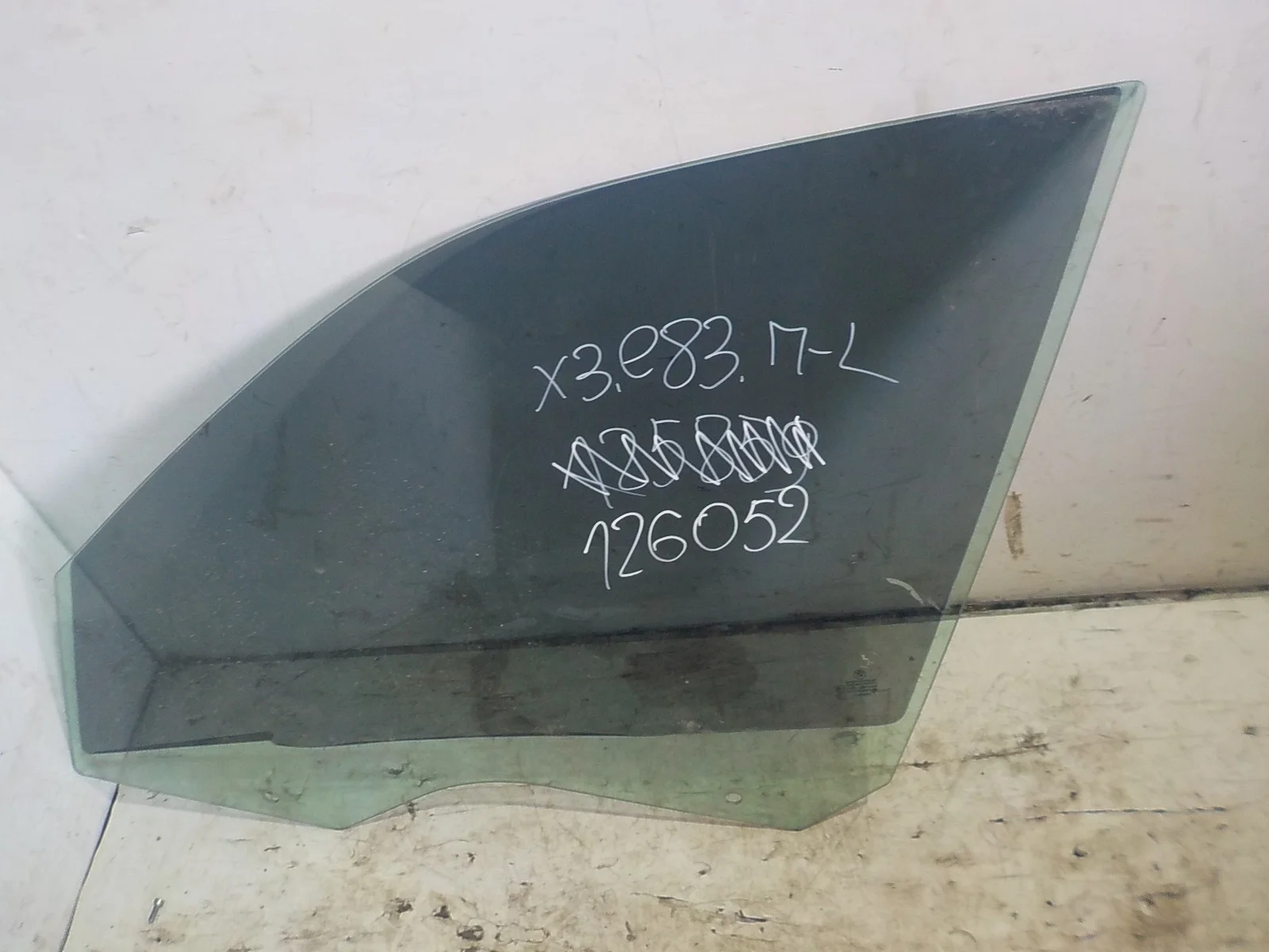 стекло BMW X3 E83 (2003—2006) Перед Лево