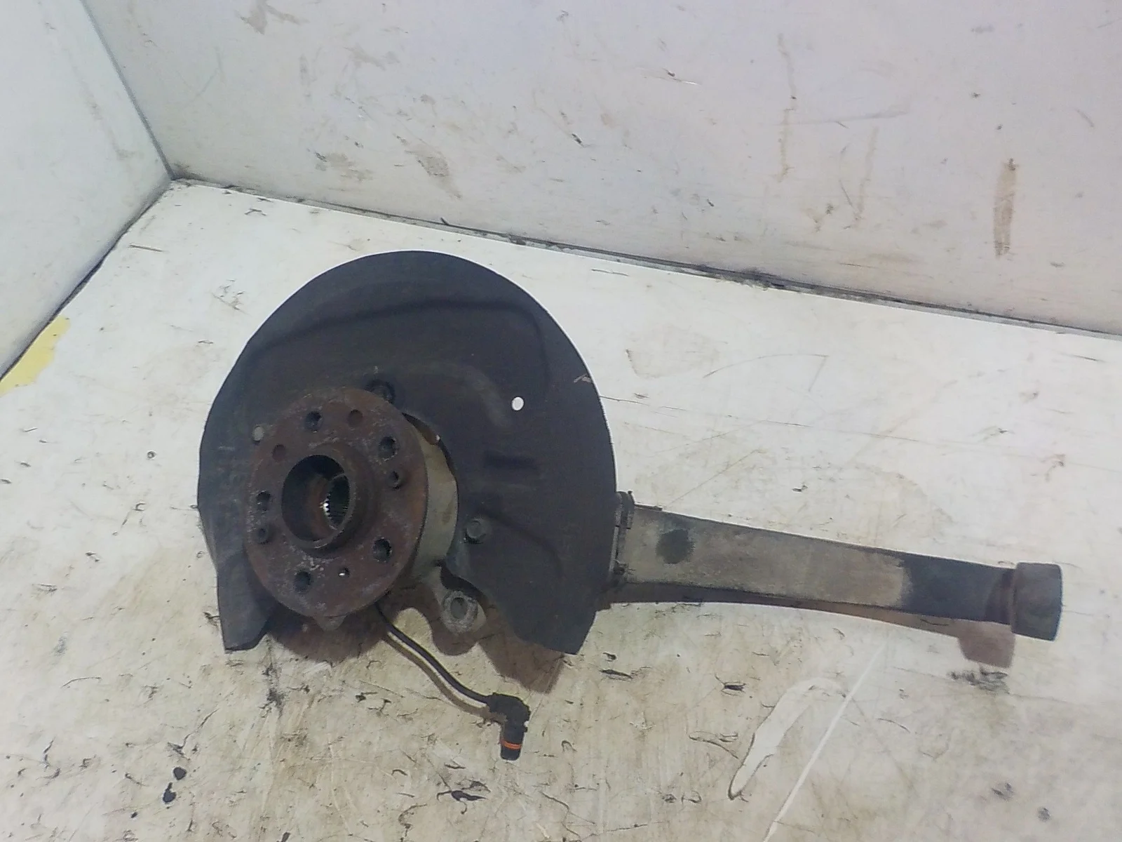 кулак поворотный Mercedes-Benz M-класс W164 (2005—2008) Перед Лево