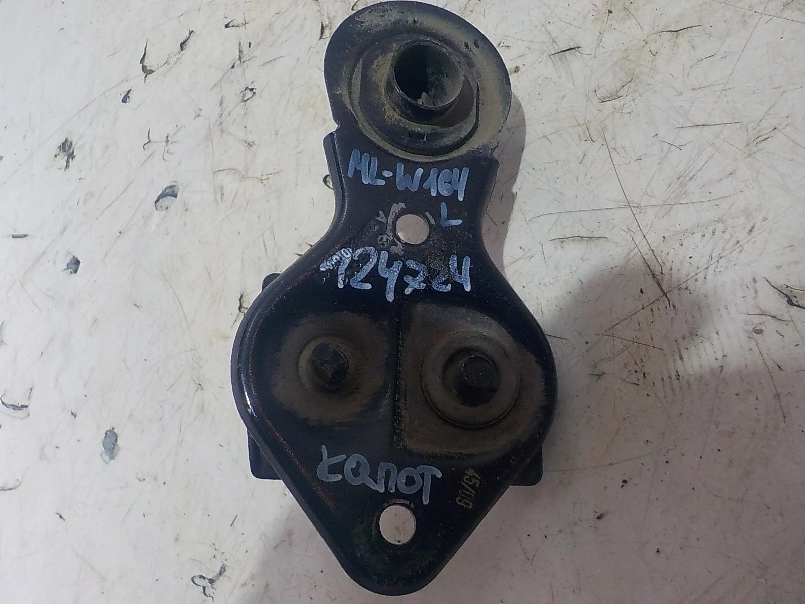 Замок капота Mercedes-Benz C-класс W203/S203/CL203 (2000—2004)  Лево