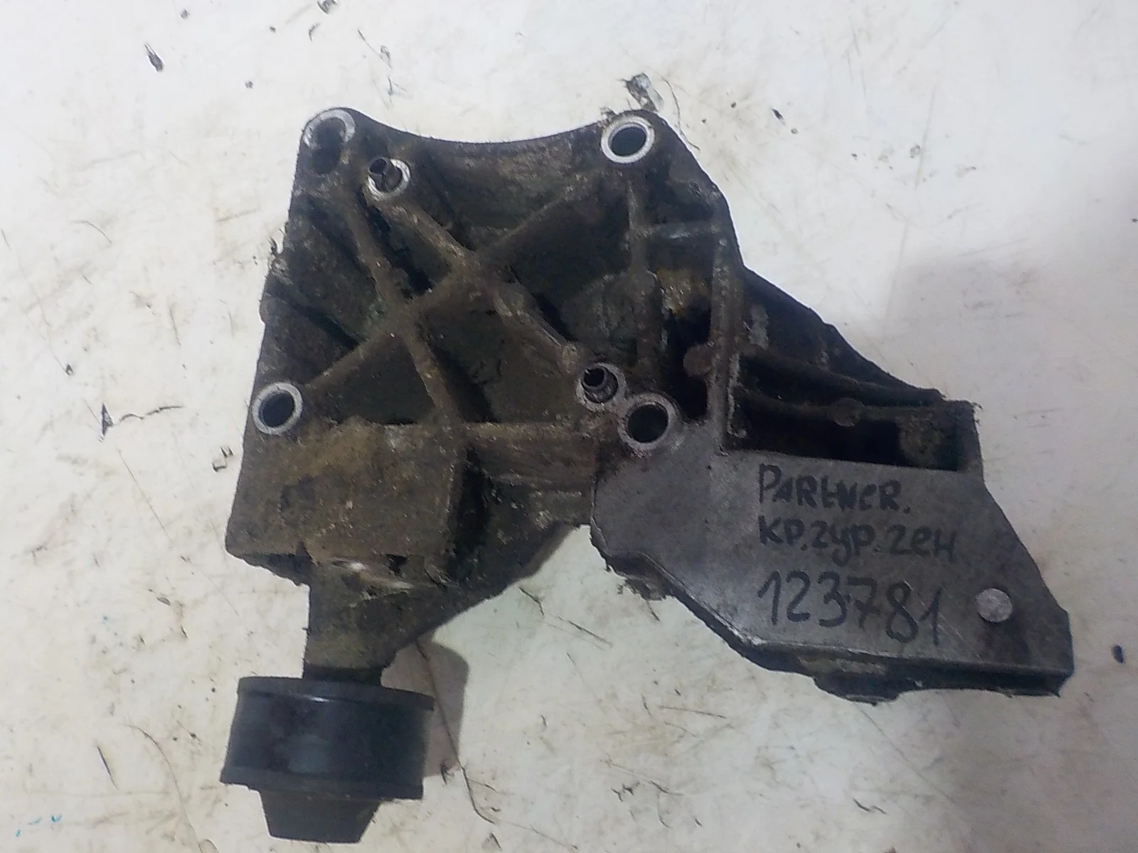 Кронштейн генератора Peugeot 206 I (1998—2012)