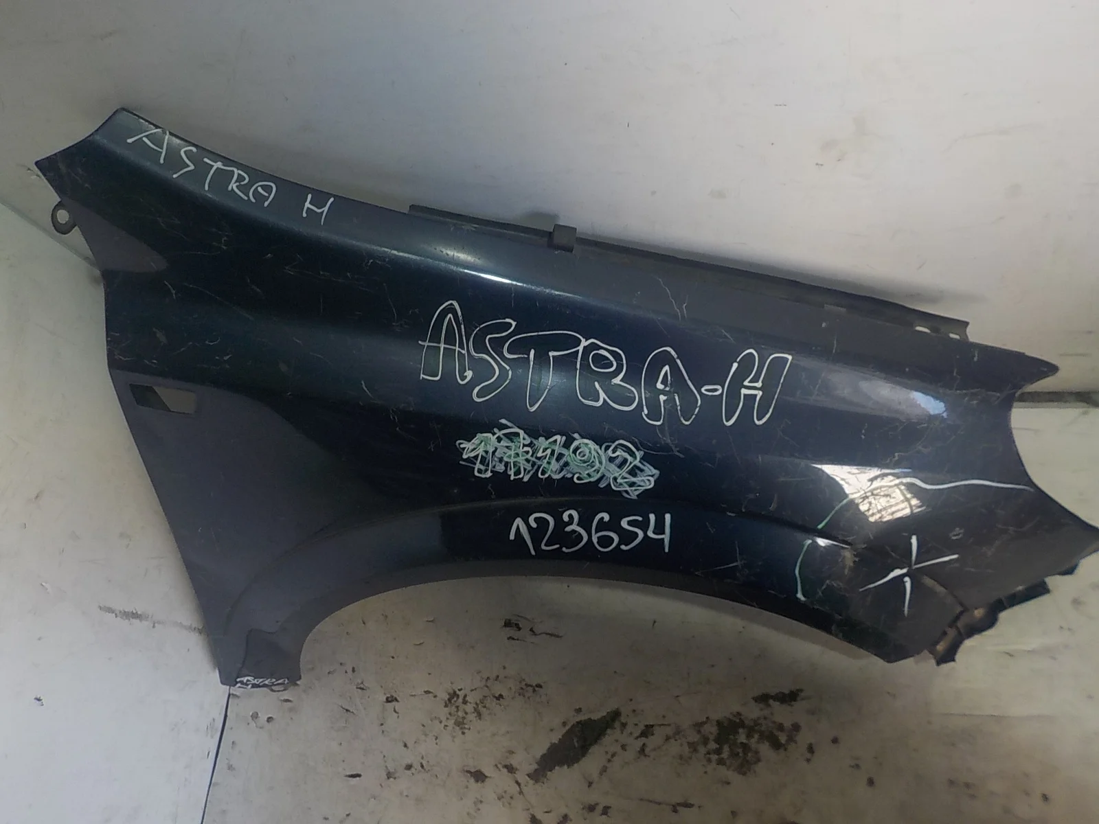 Крыло Opel Astra H (2004—2007) Перед Право