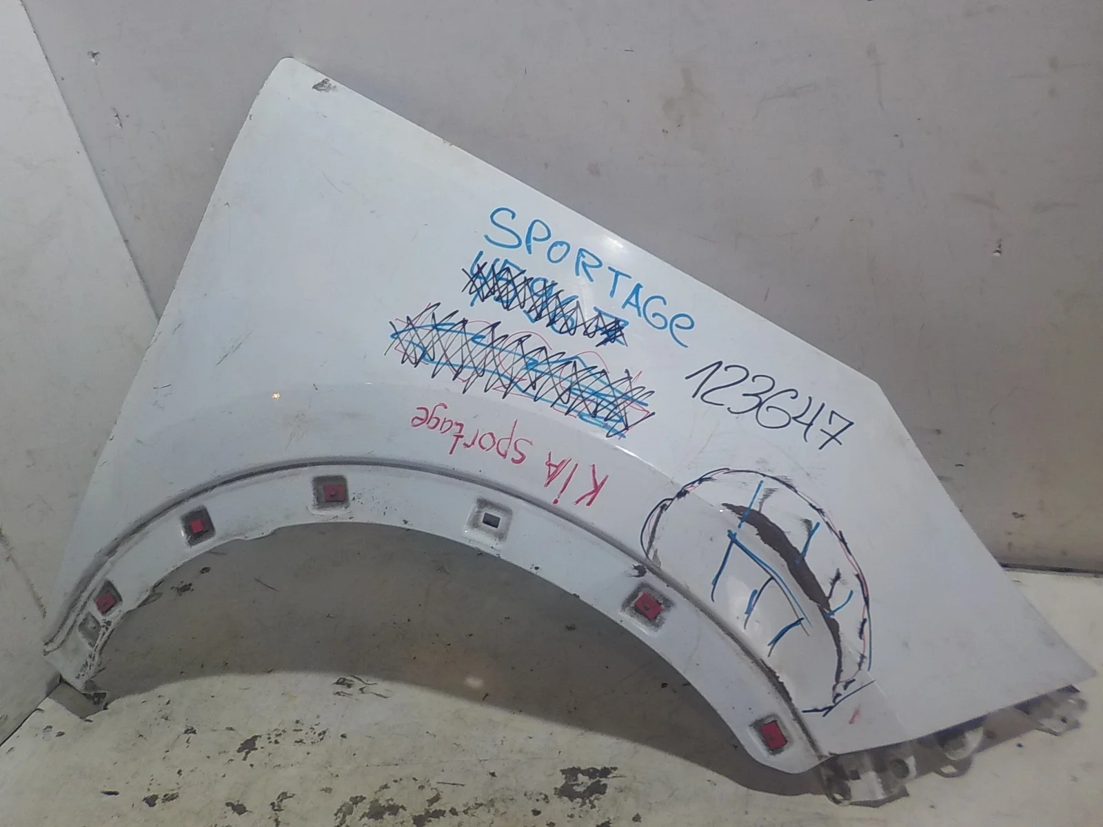 Крыло Kia Sportage III (2010—2014) Перед Право