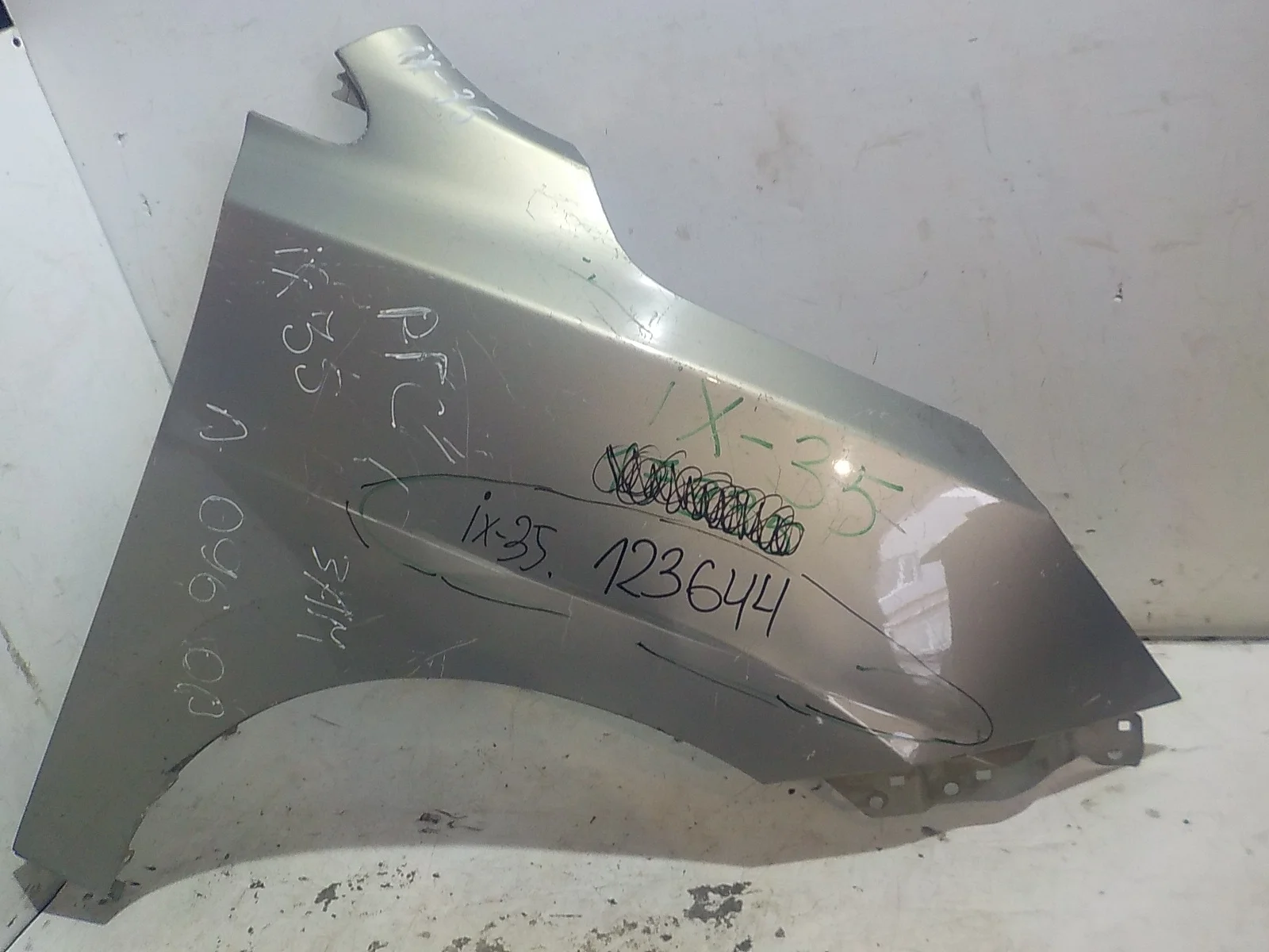 Крыло Hyundai Tucson II (2009—2015) Перед Право