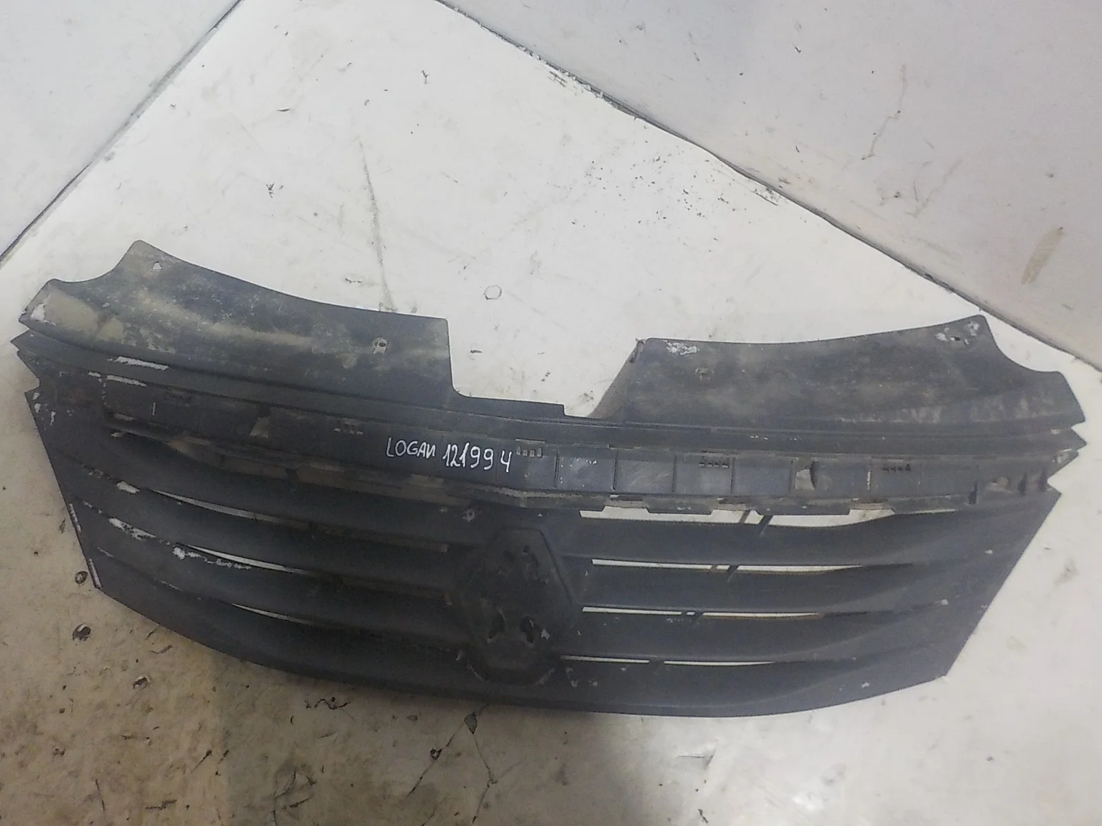 Решетка радиатора Renault Logan I (2004—2009)