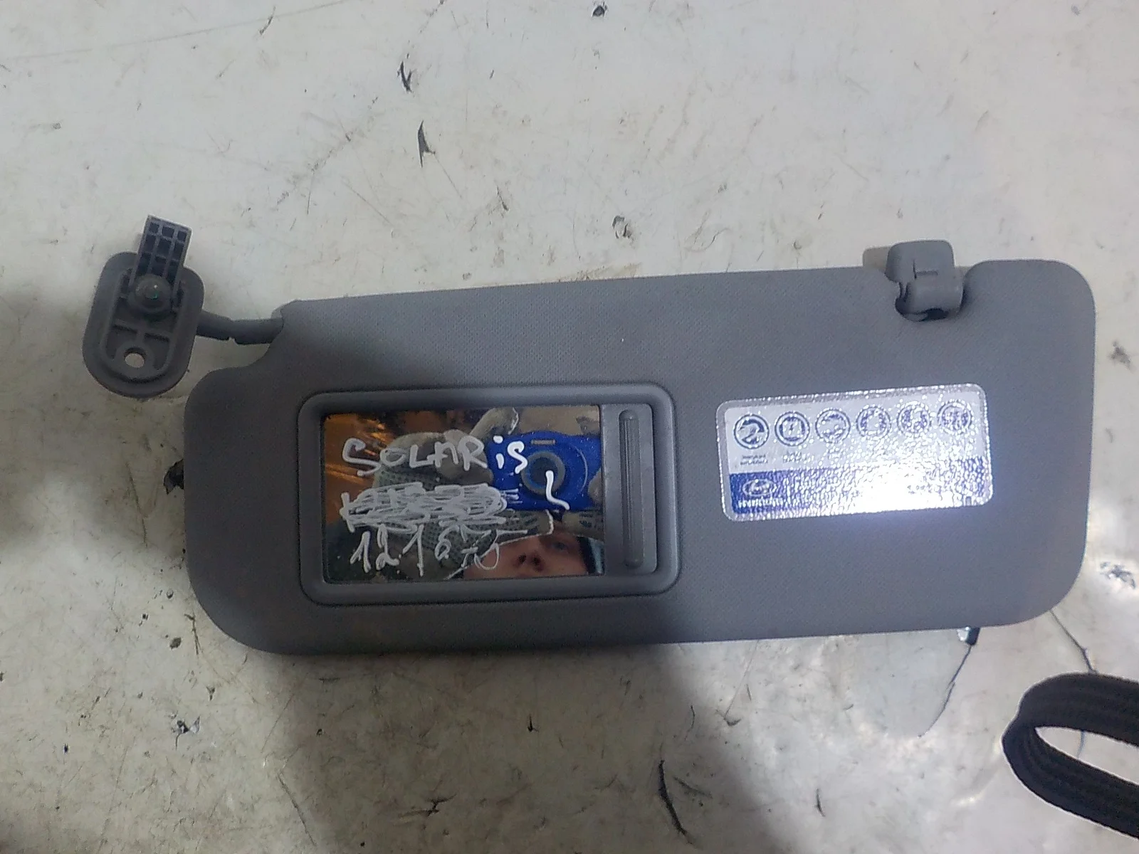 козырек Hyundai Solaris I (2010—2014) Перед Лево