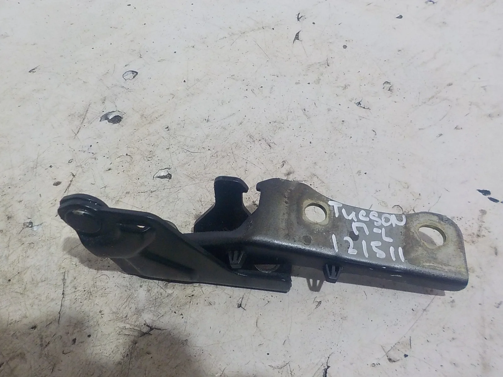 Петля капота Hyundai Tucson I (2004—2015) Перед Лево