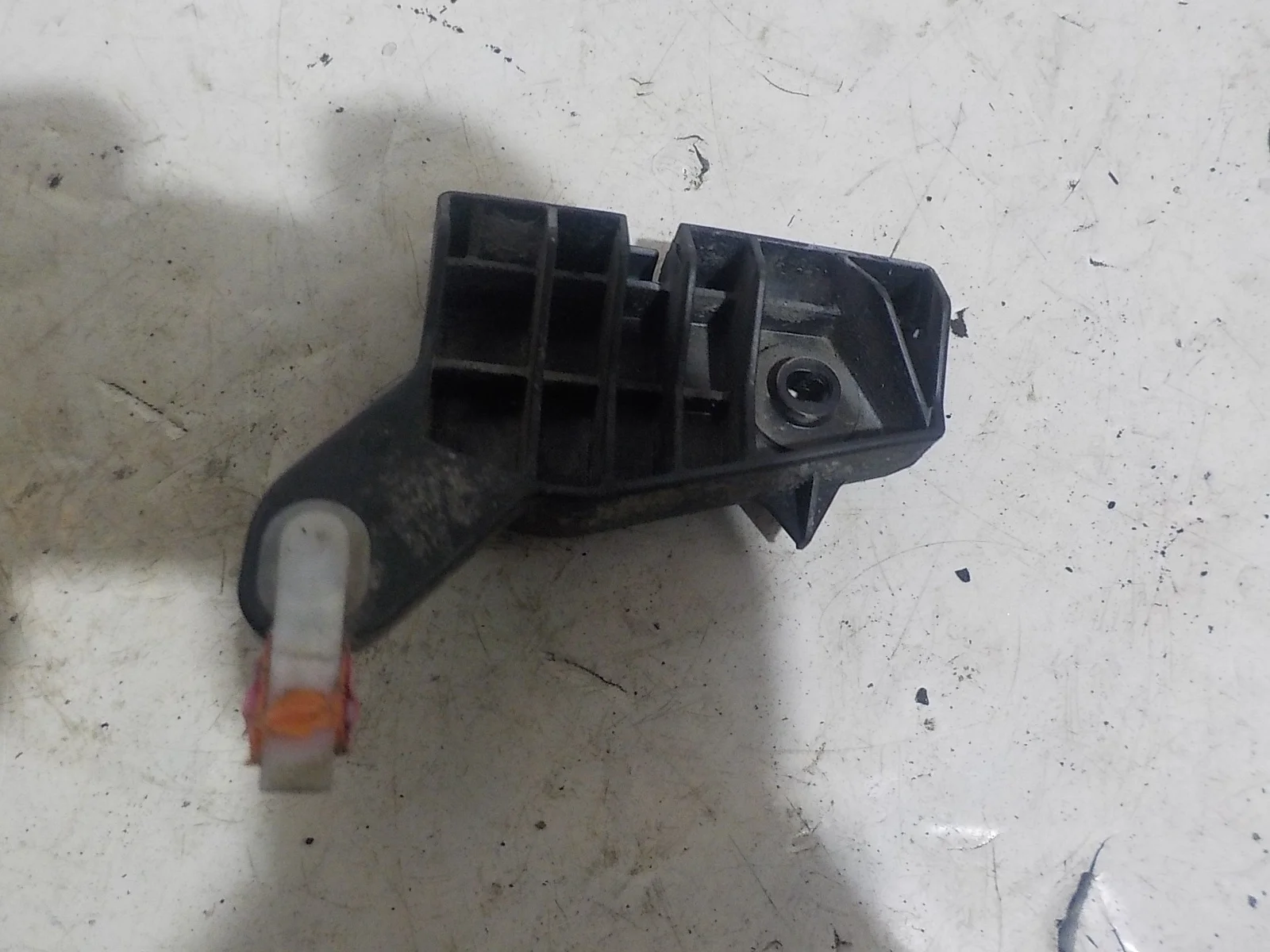 кронштейн бампера Lexus RX II рестайлинг (2006—2009) Зад Лево