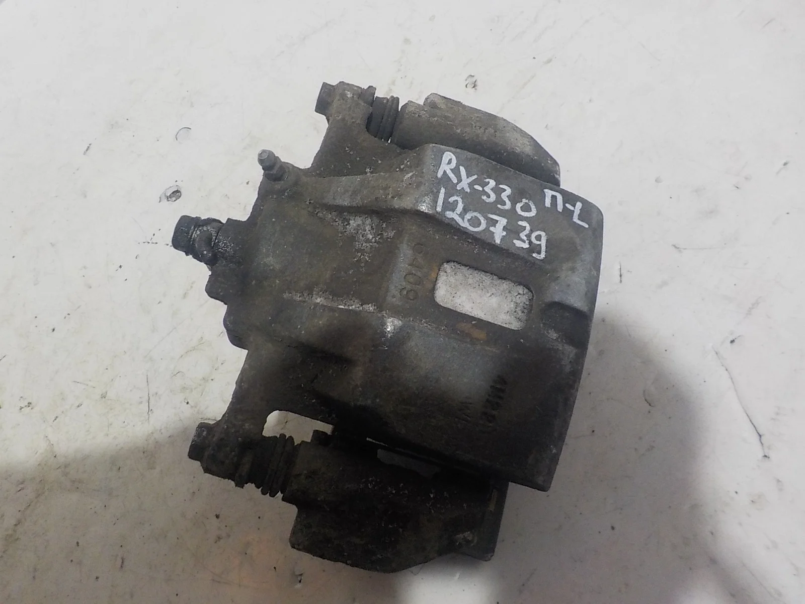 суппорт Lexus RX II (2003—2006) Перед Лево