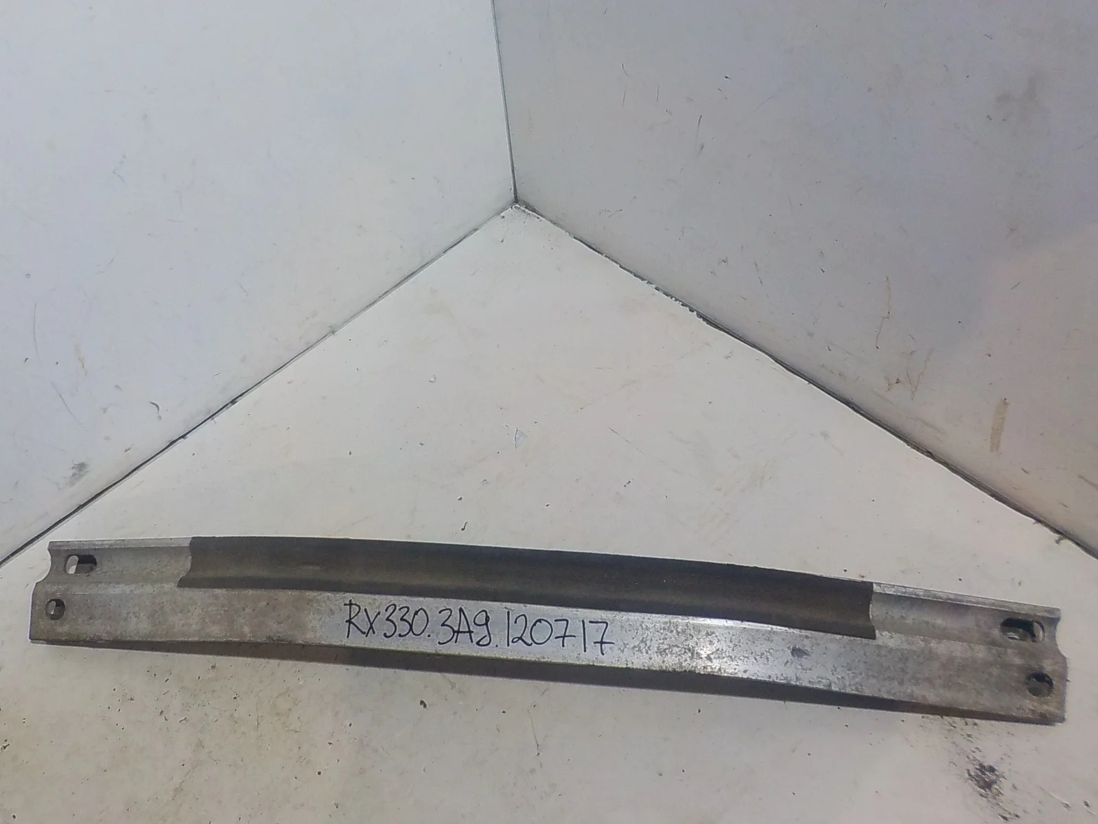 Усилитель бампера Toyota Harrier XU30 (2003—2013) Зад