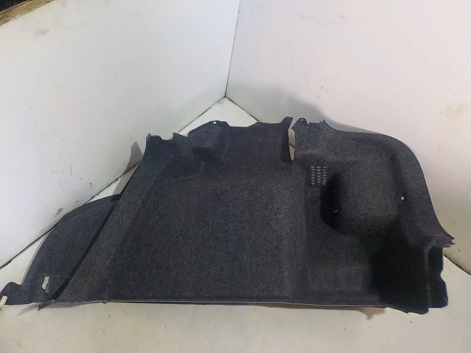 Обшивка багажника Volkswagen Polo V (2009—2015) Зад Право