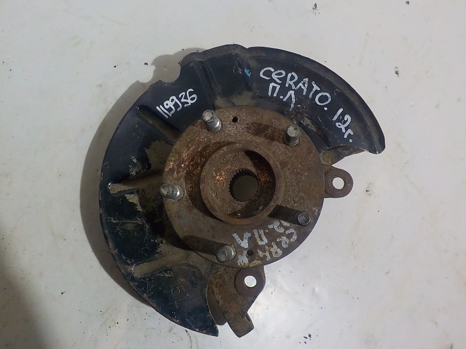 кулак поворотный Kia Cerato II (2008—2013) Перед Лево