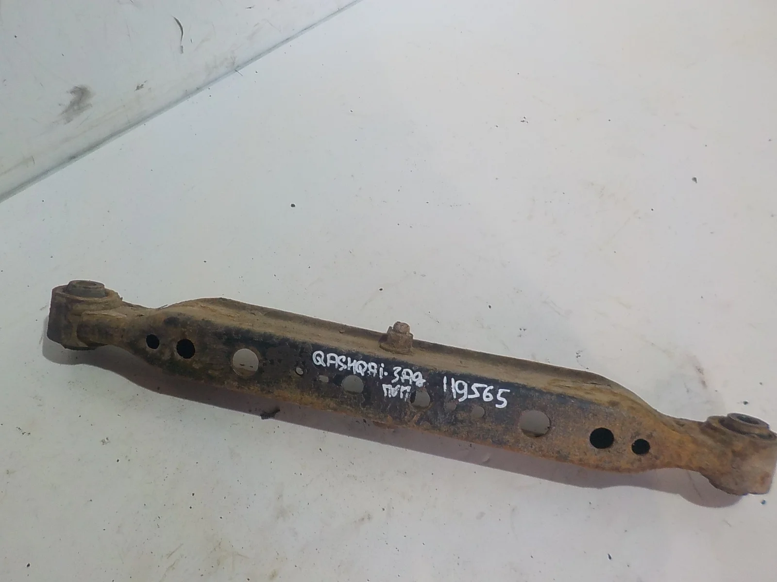 Рычаг поперечный Nissan X-Trail II (2007—2011) Зад