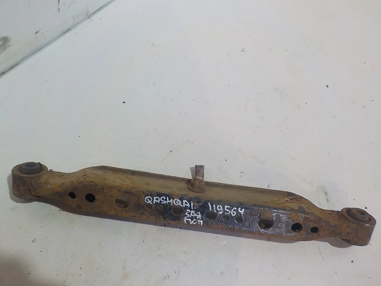 Рычаг поперечный Nissan X-Trail II (2007—2011) Зад