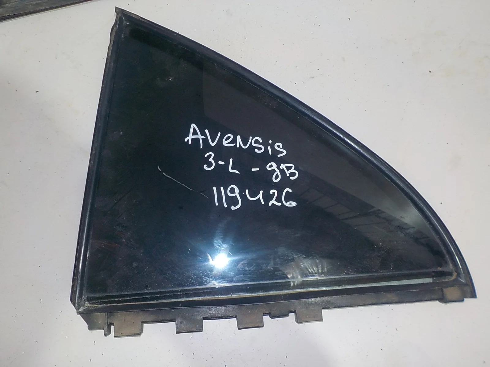 стекло Toyota Avensis T250 (2003—2006) Зад Лево