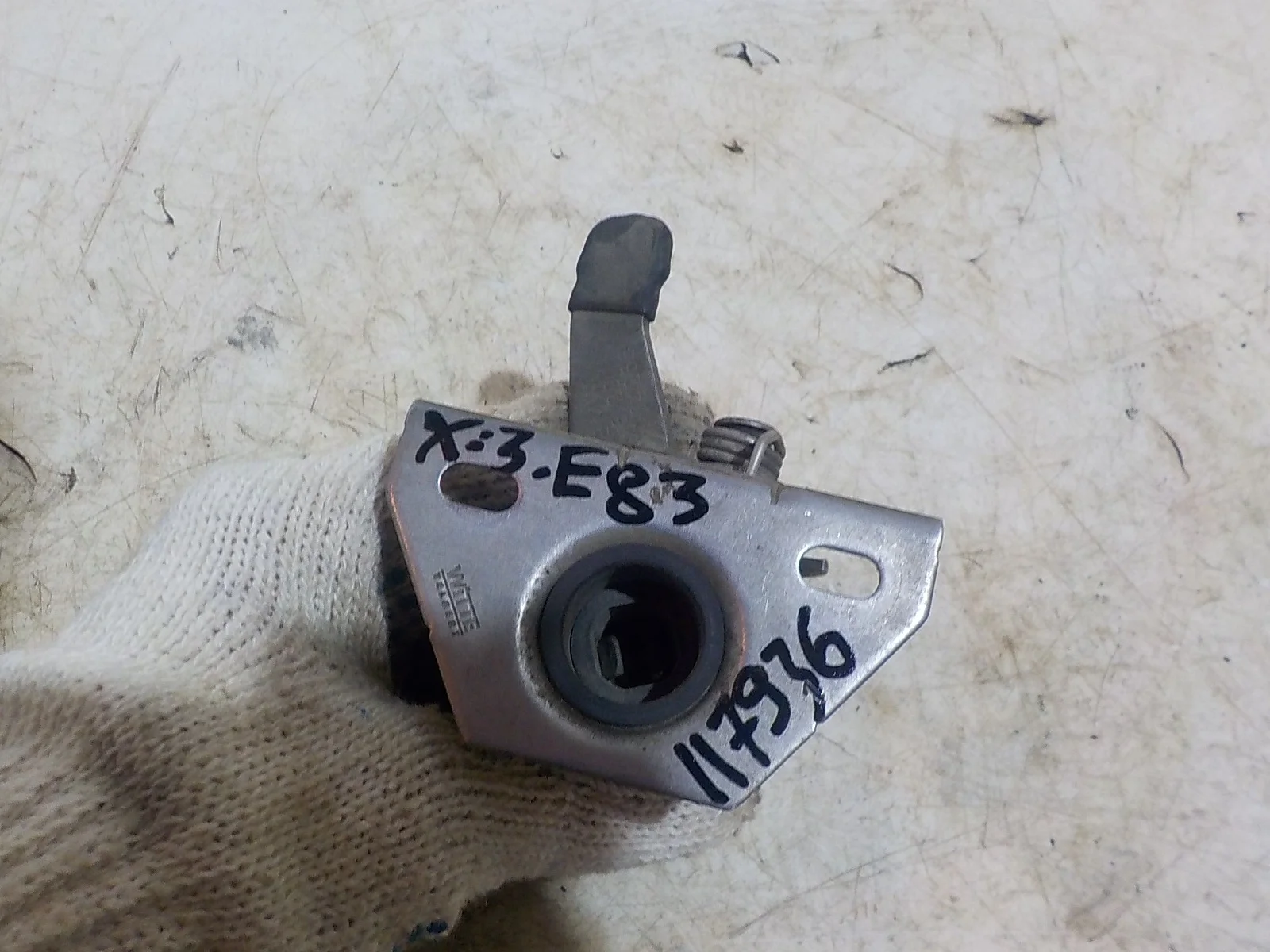 Замок капота BMW 5 серия E60/E61 (2002—2007)