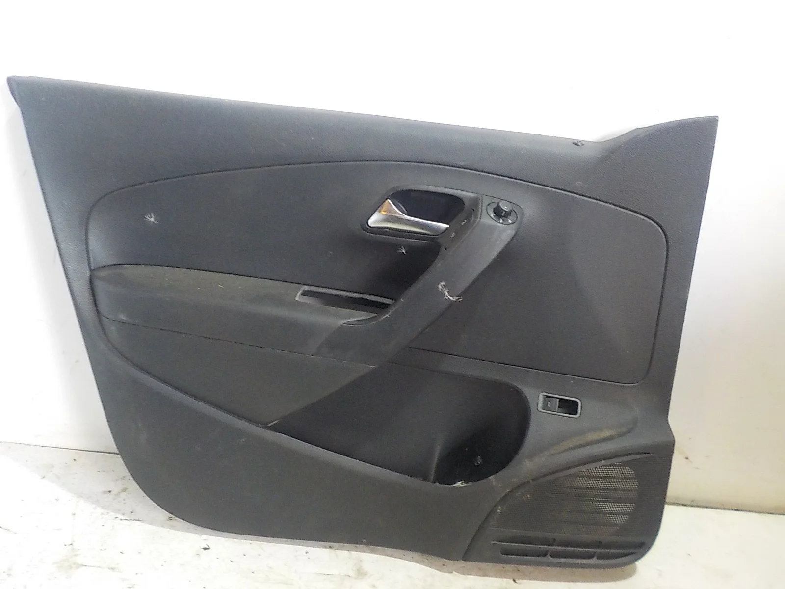 Обшивка двери Volkswagen Polo V (2009—2015) Перед Лево