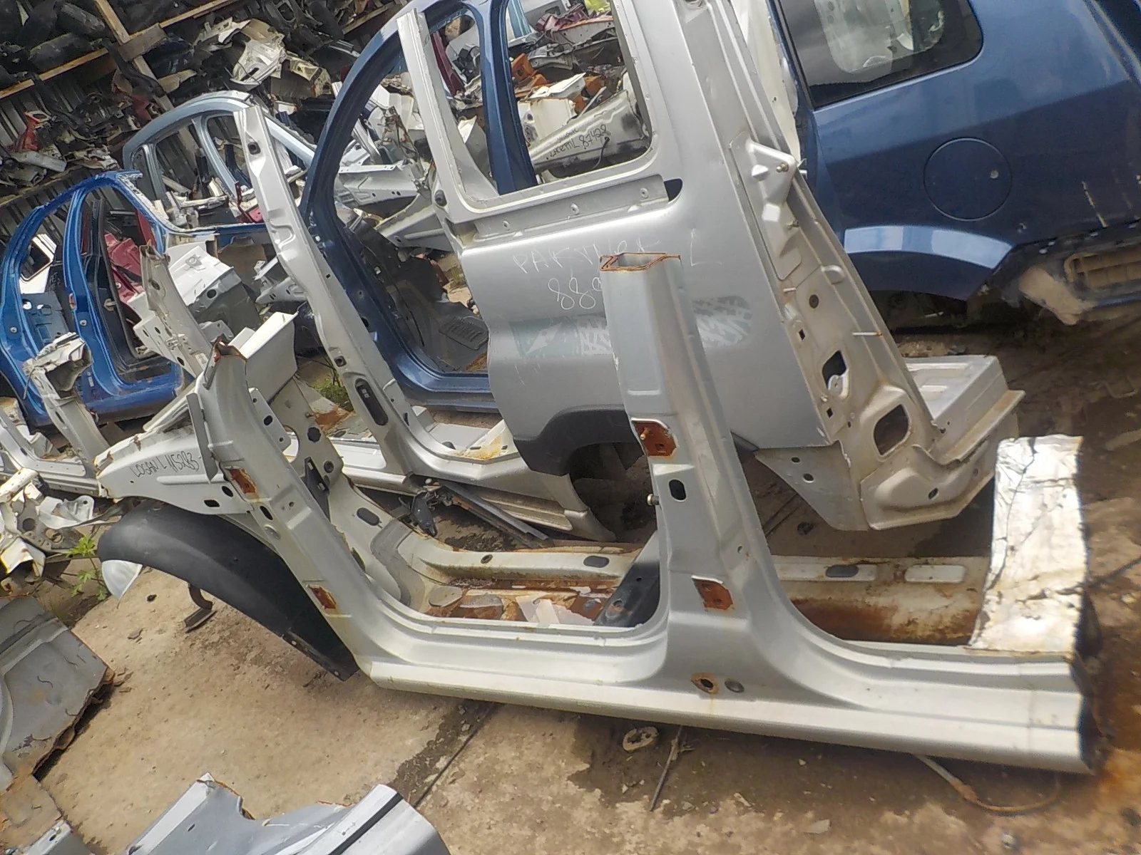 боковина кузова Renault Logan I (2004—2009)  Лево