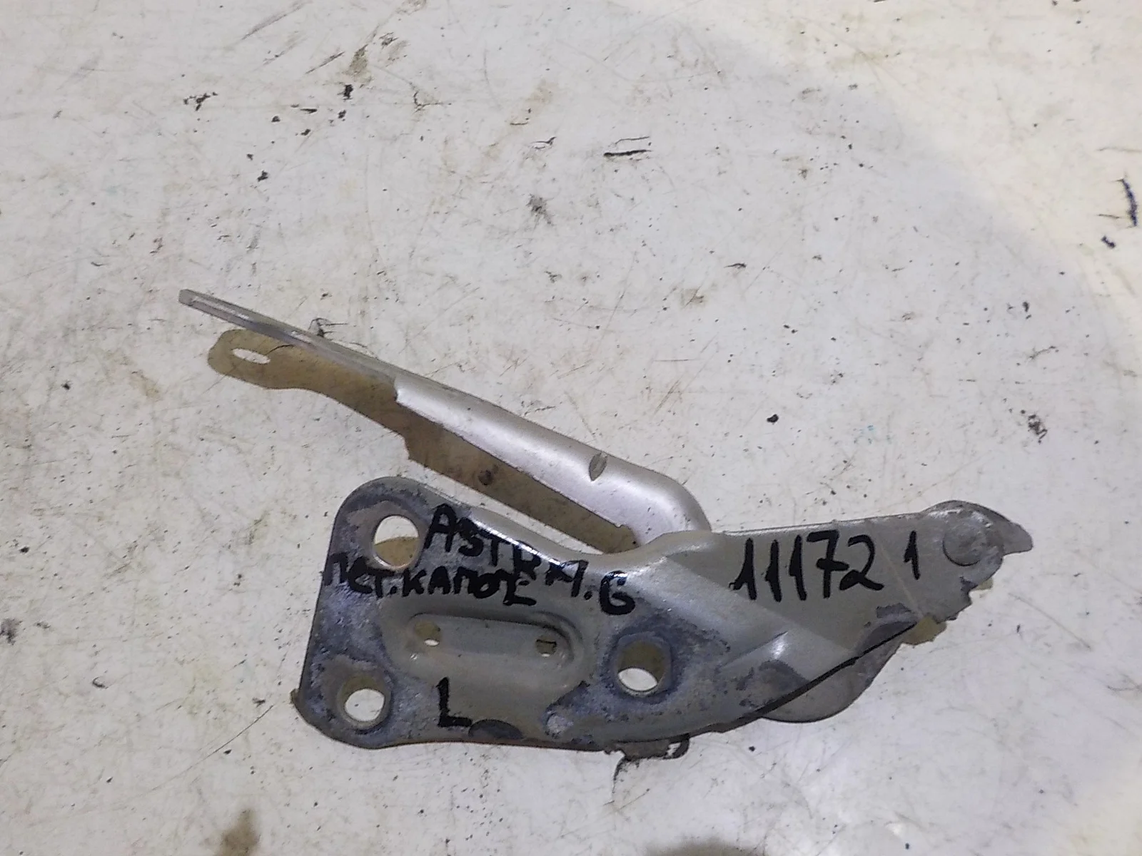 Петля капота Opel Astra G (1998—2009) Перед Лево