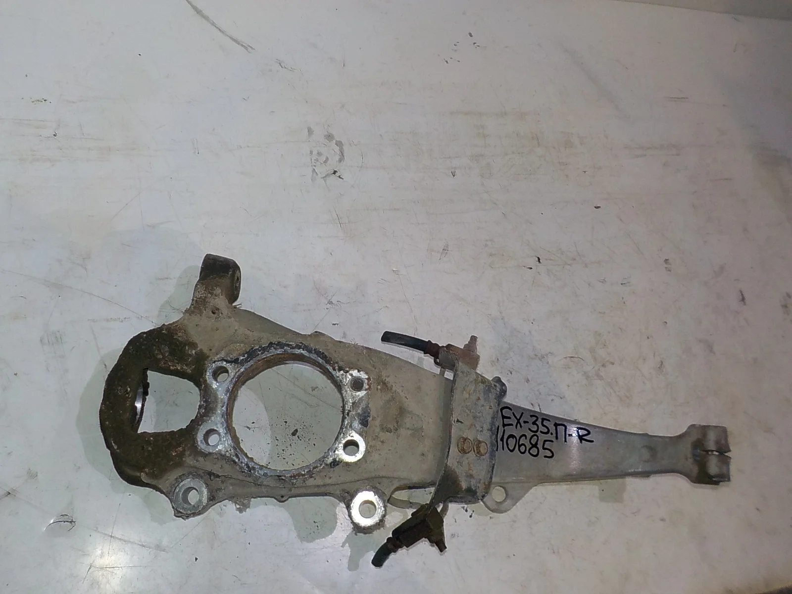 кулак поворотный Nissan Fuga I (2004—2009) Перед Право