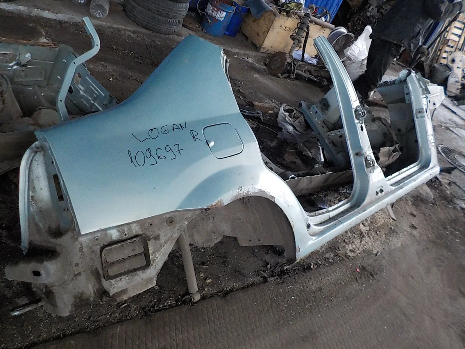 боковина кузова Renault Logan I (2004—2009)  Право