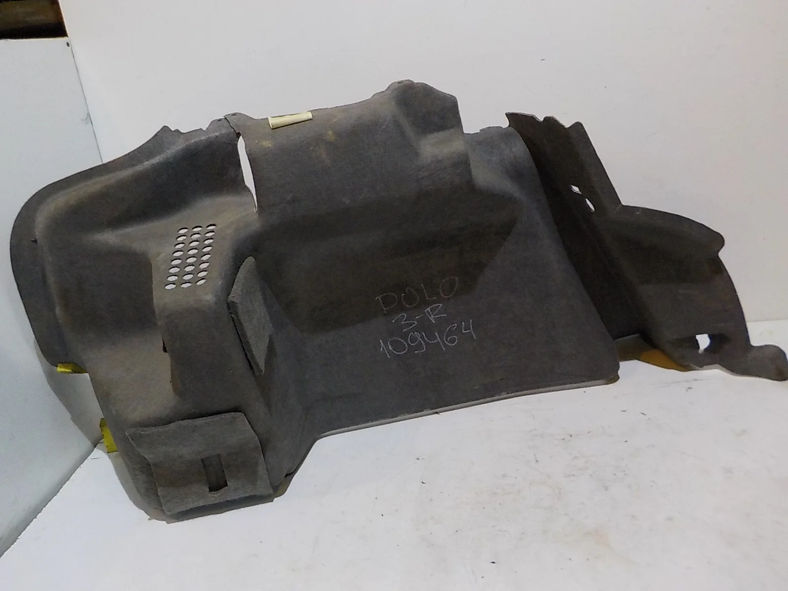 Обшивка багажника Volkswagen Polo V (2009—2015) Зад Право