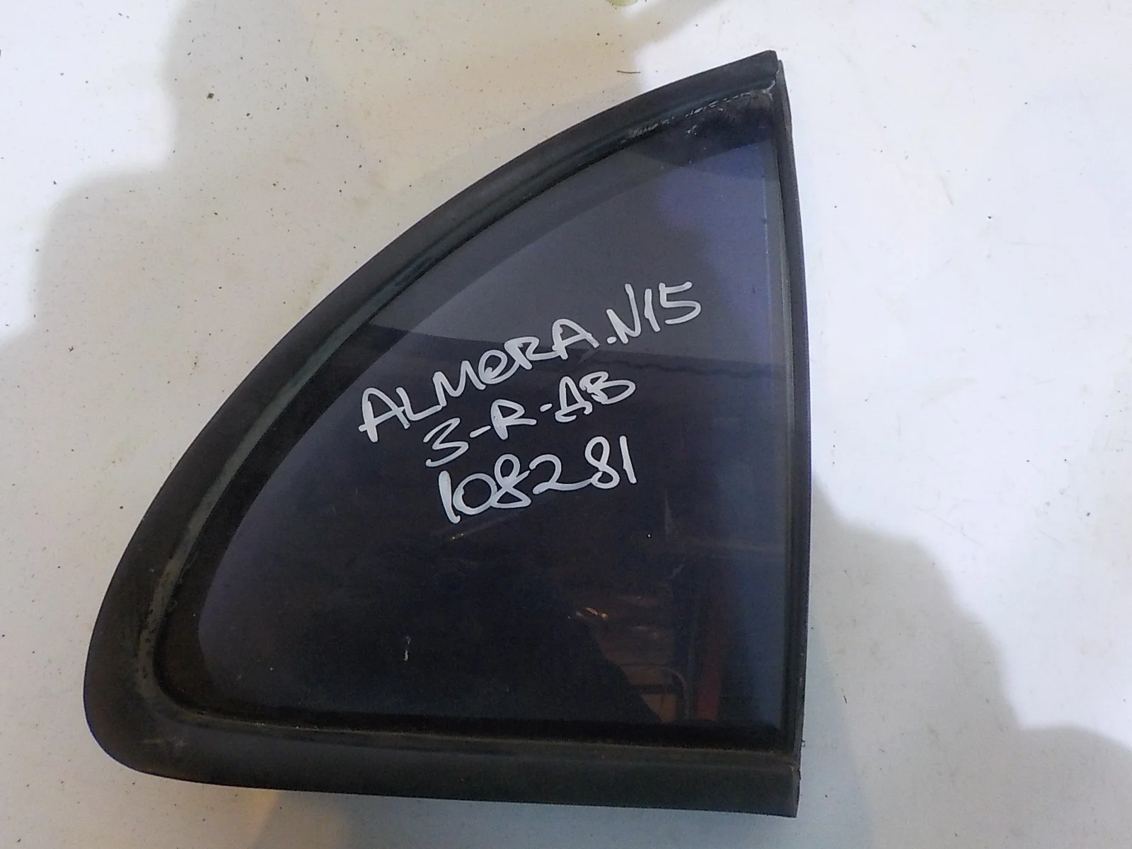 стекло Nissan Almera N15 (1995—2000) Зад Право