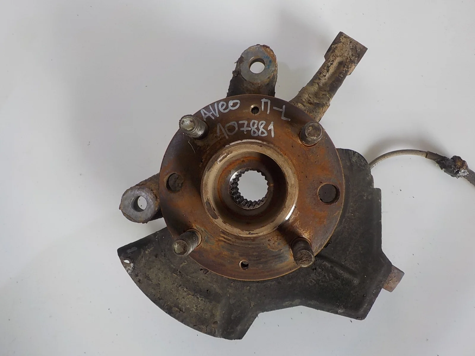 кулак поворотный Chevrolet Aveo I (2003—2008) Перед Лево