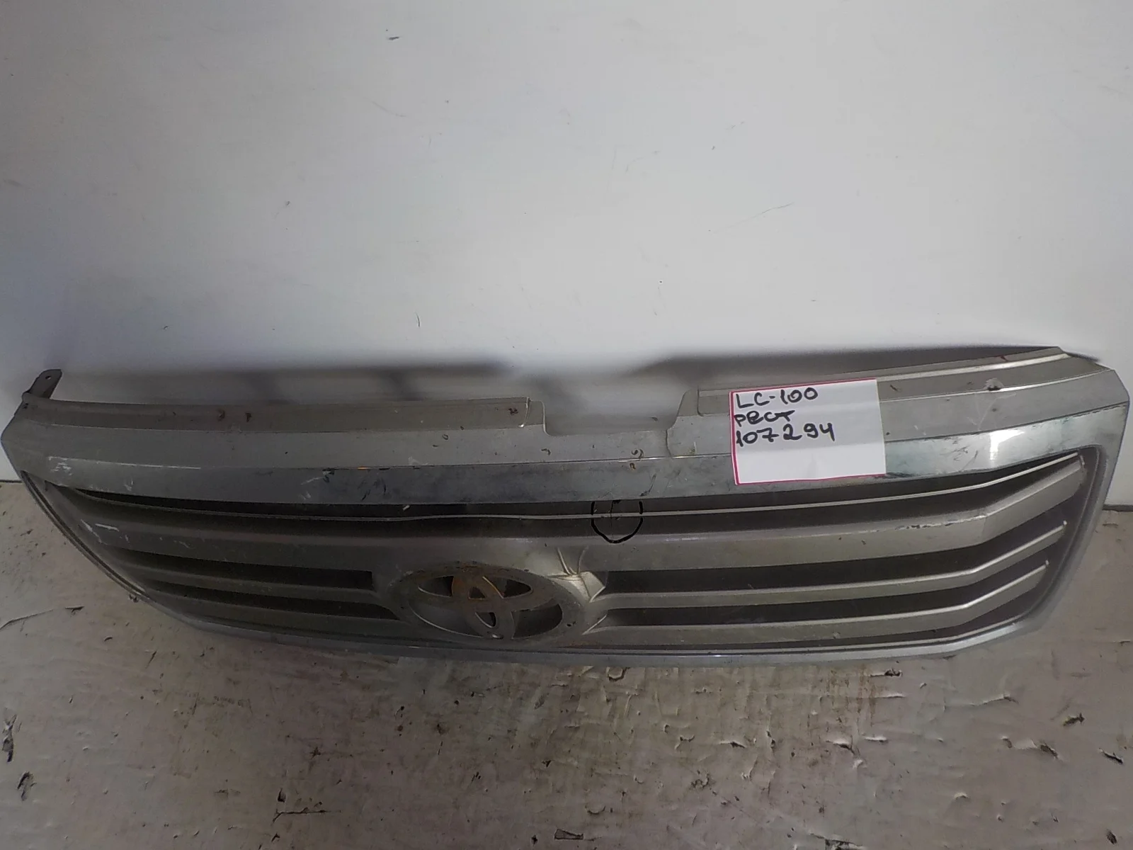 Решетка радиатора Toyota Land Cruiser 100 (1998—2002)