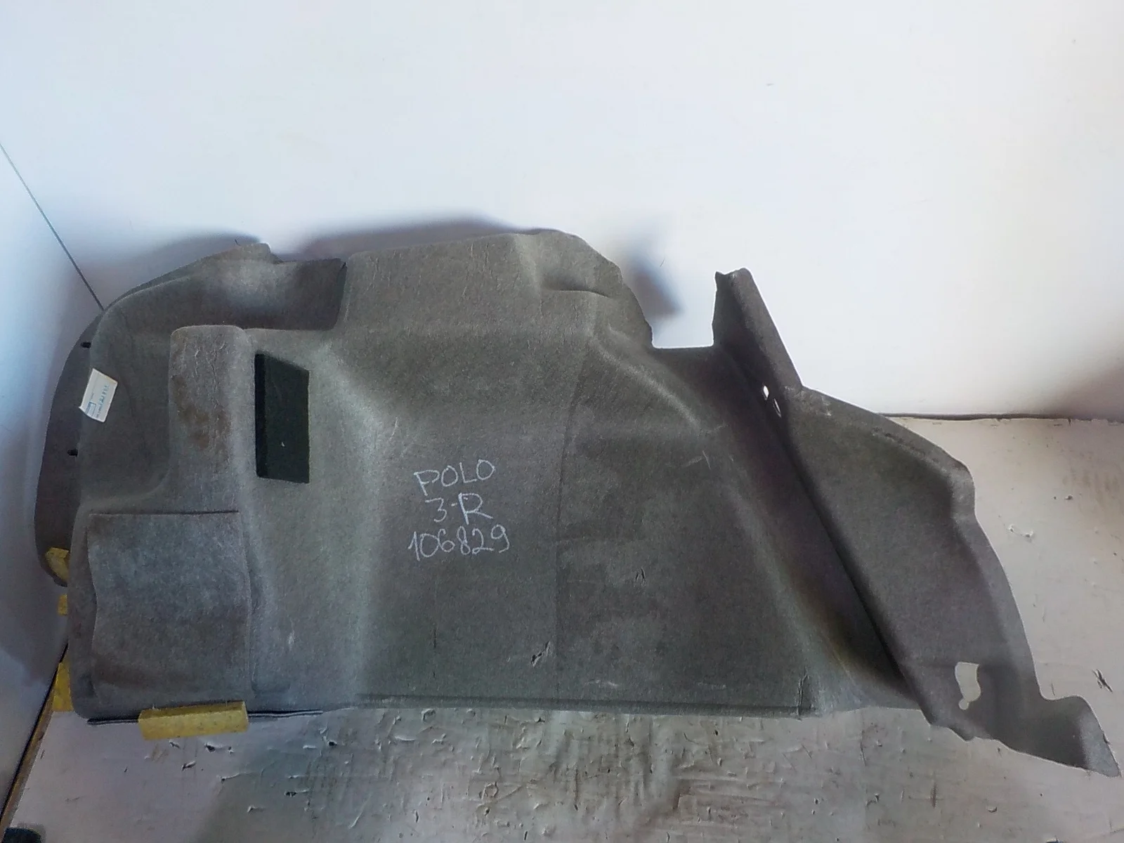 Обшивка багажника Volkswagen Polo V (2009—2015) Зад Право
