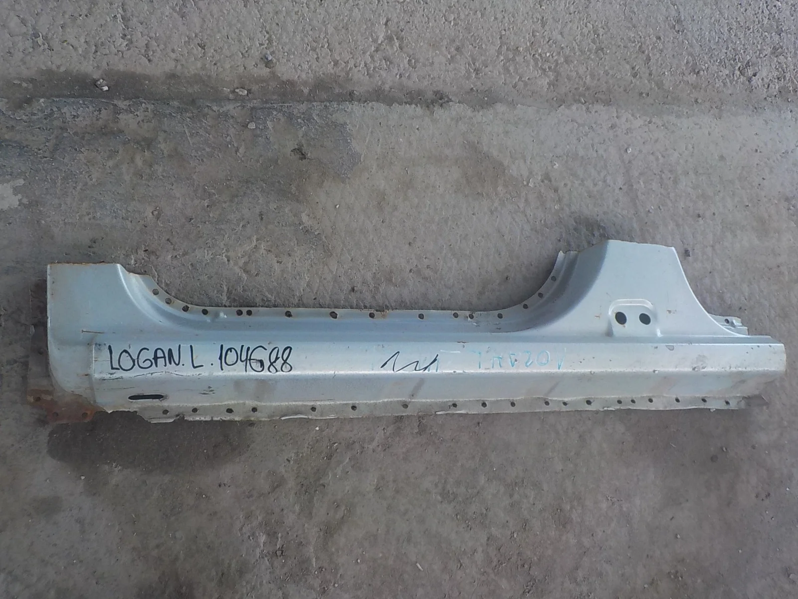 боковина кузова Renault Logan I (2004—2009)  Лево