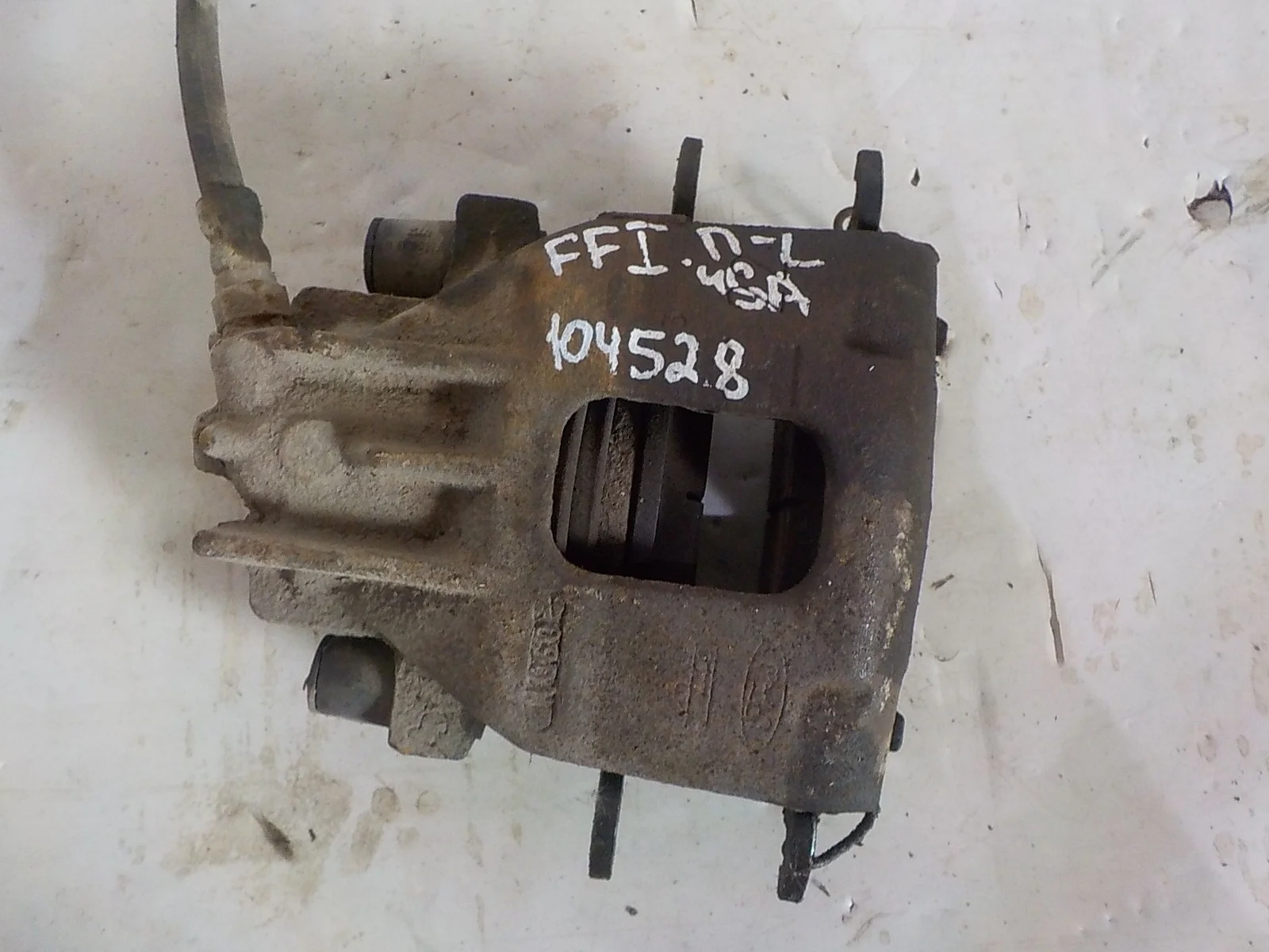 суппорт Ford Focus I (1998—2004) Перед Лево