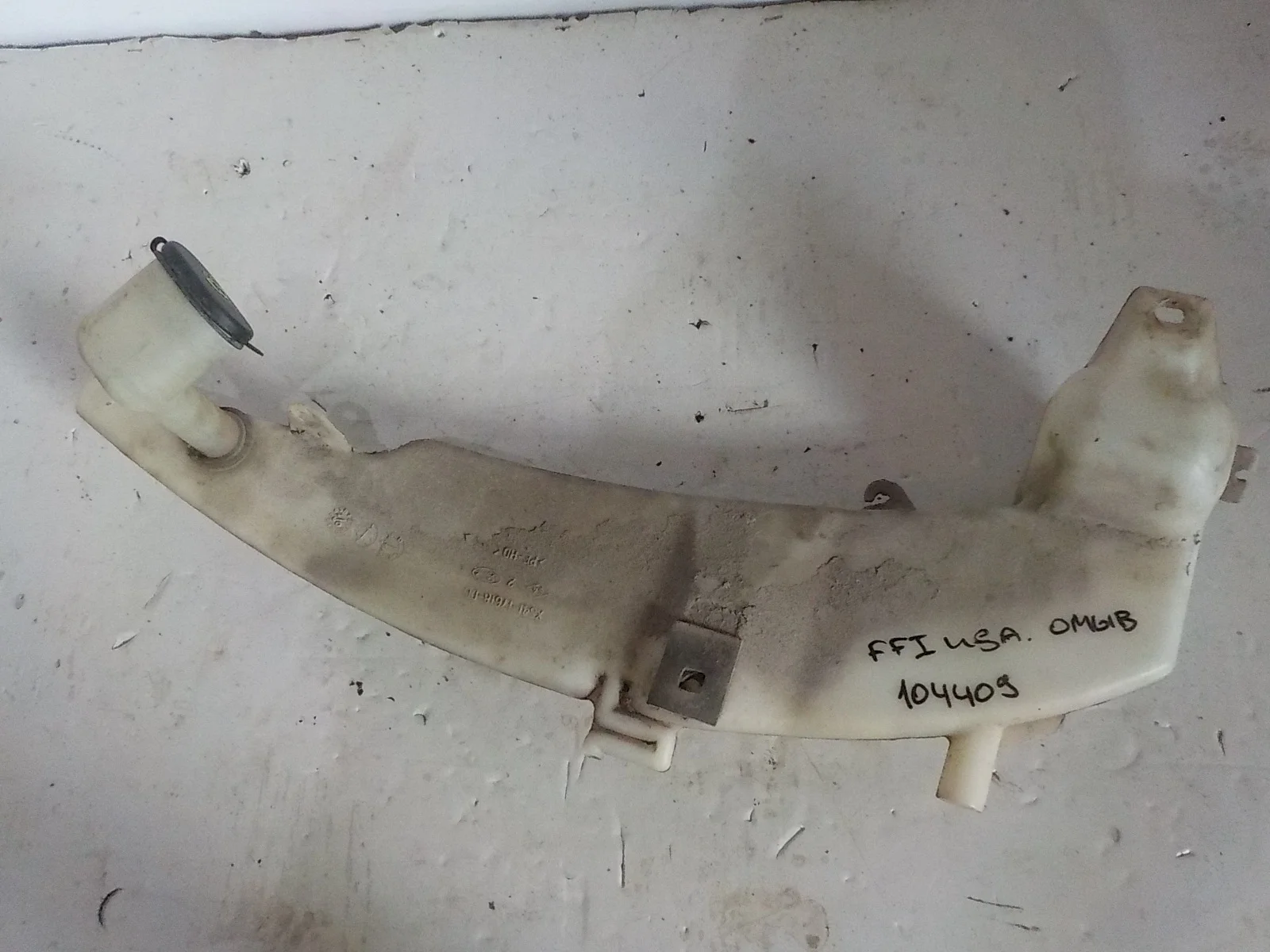 бачок стеклоомывателя Ford Focus I (1998—2004)