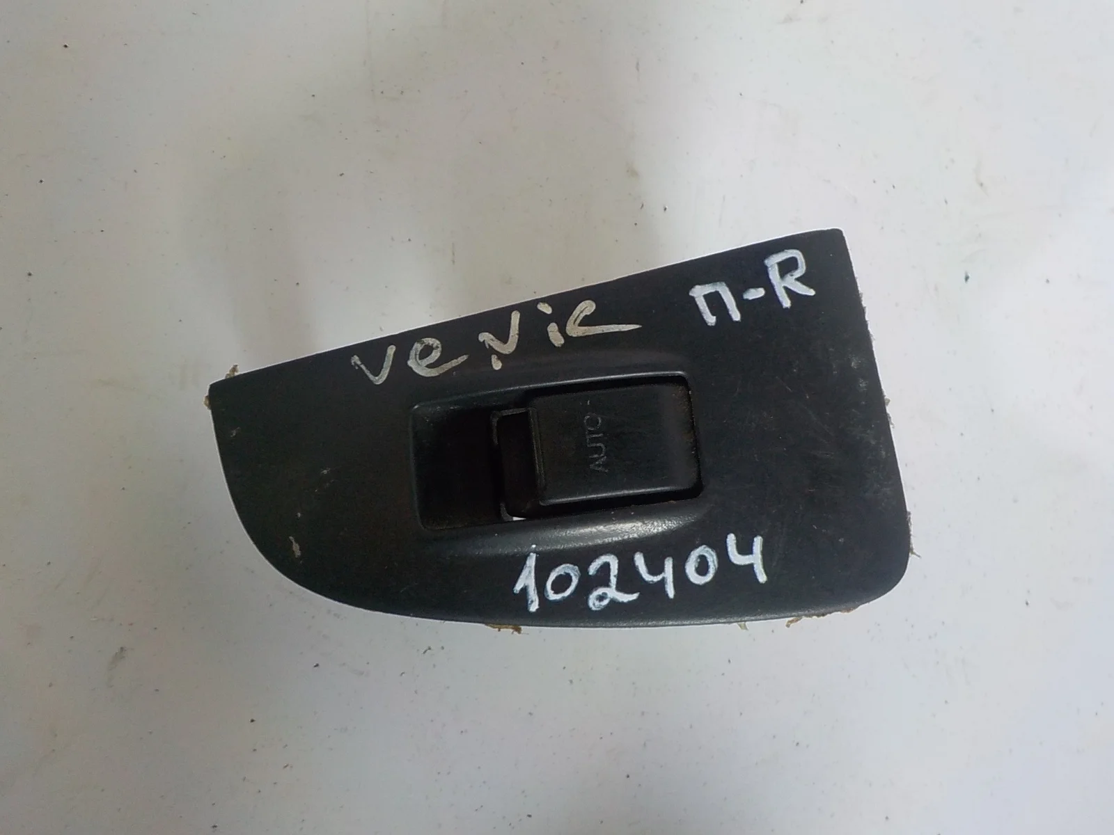 клавиши стеклоподъемников Toyota Avensis T250 рестайлинг (2006—2009) Перед Право