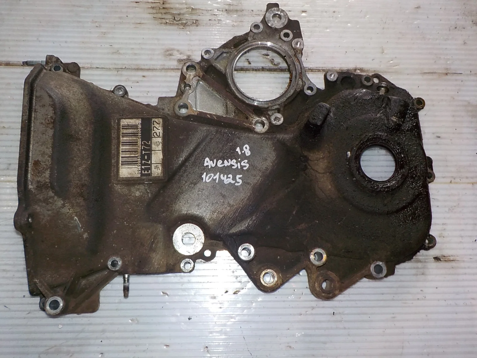 крышка двигателя Toyota Corolla IX (2000—2004)