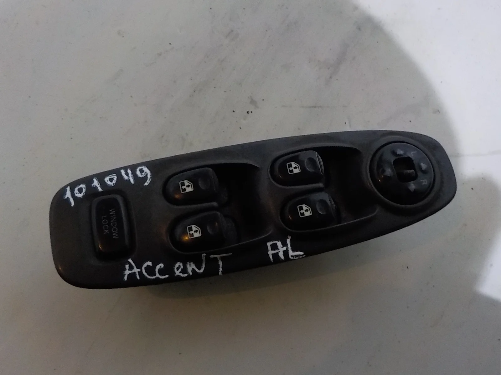клавиши стеклоподъемников Hyundai Accent III (2006—2011) Перед Лево