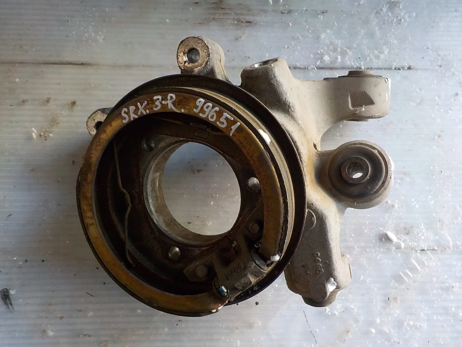 кулак поворотный Cadillac CTS I (2002—2007) Зад Право