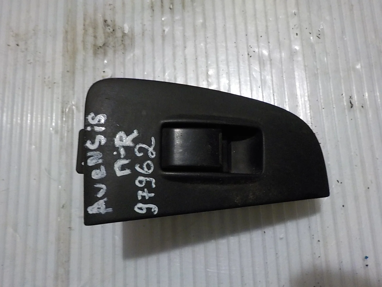 клавиши стеклоподъемников Toyota Avensis T250 рестайлинг (2006—2009) Перед Право