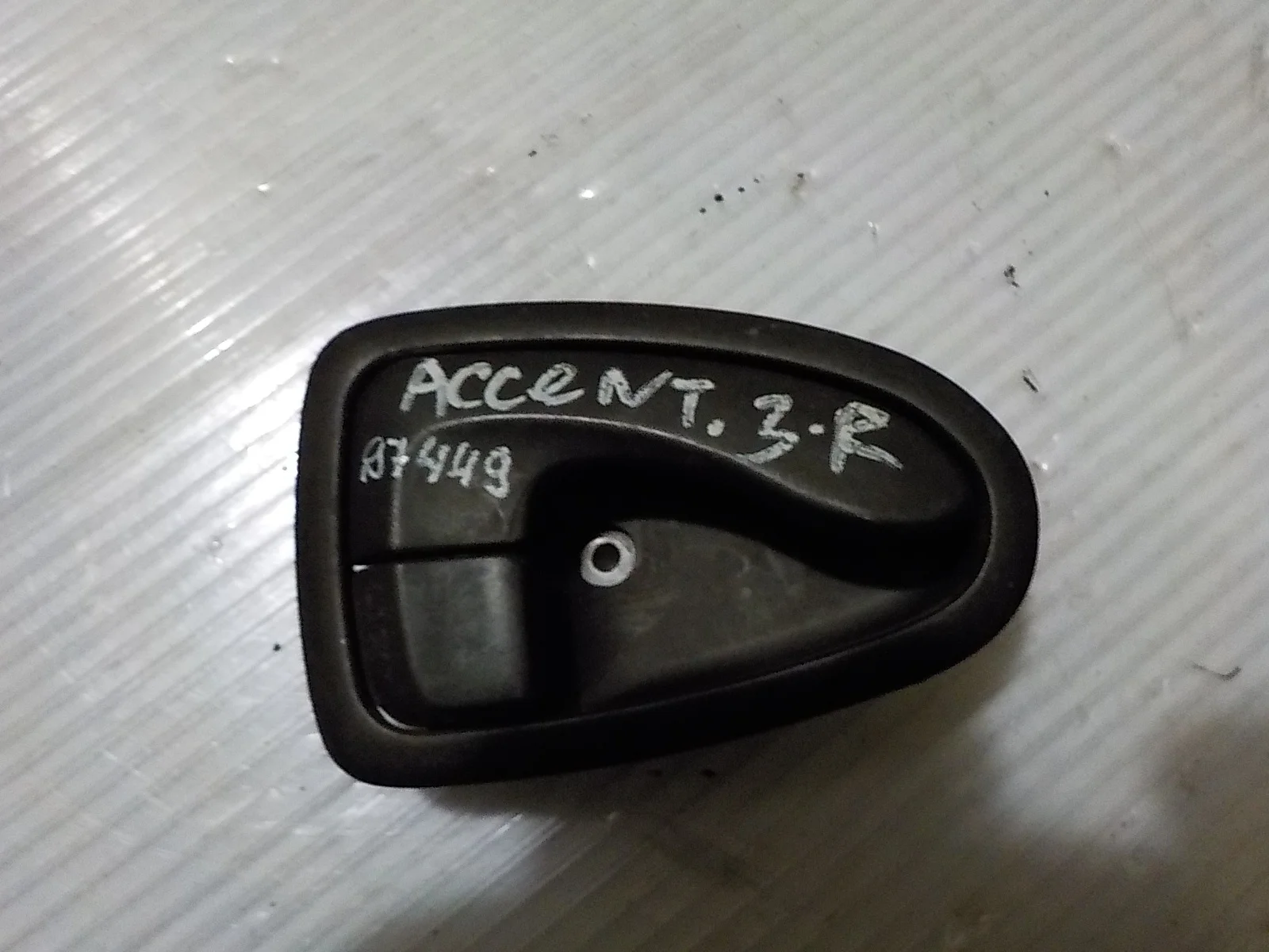 Ручка двери внутренняя Hyundai Accent II (1999—2012) Зад Право