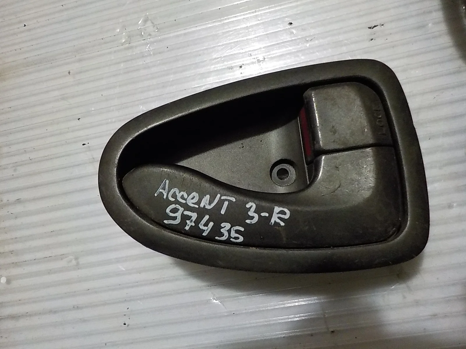 Ручка двери внутренняя Hyundai Accent II (1999—2012) Зад Право