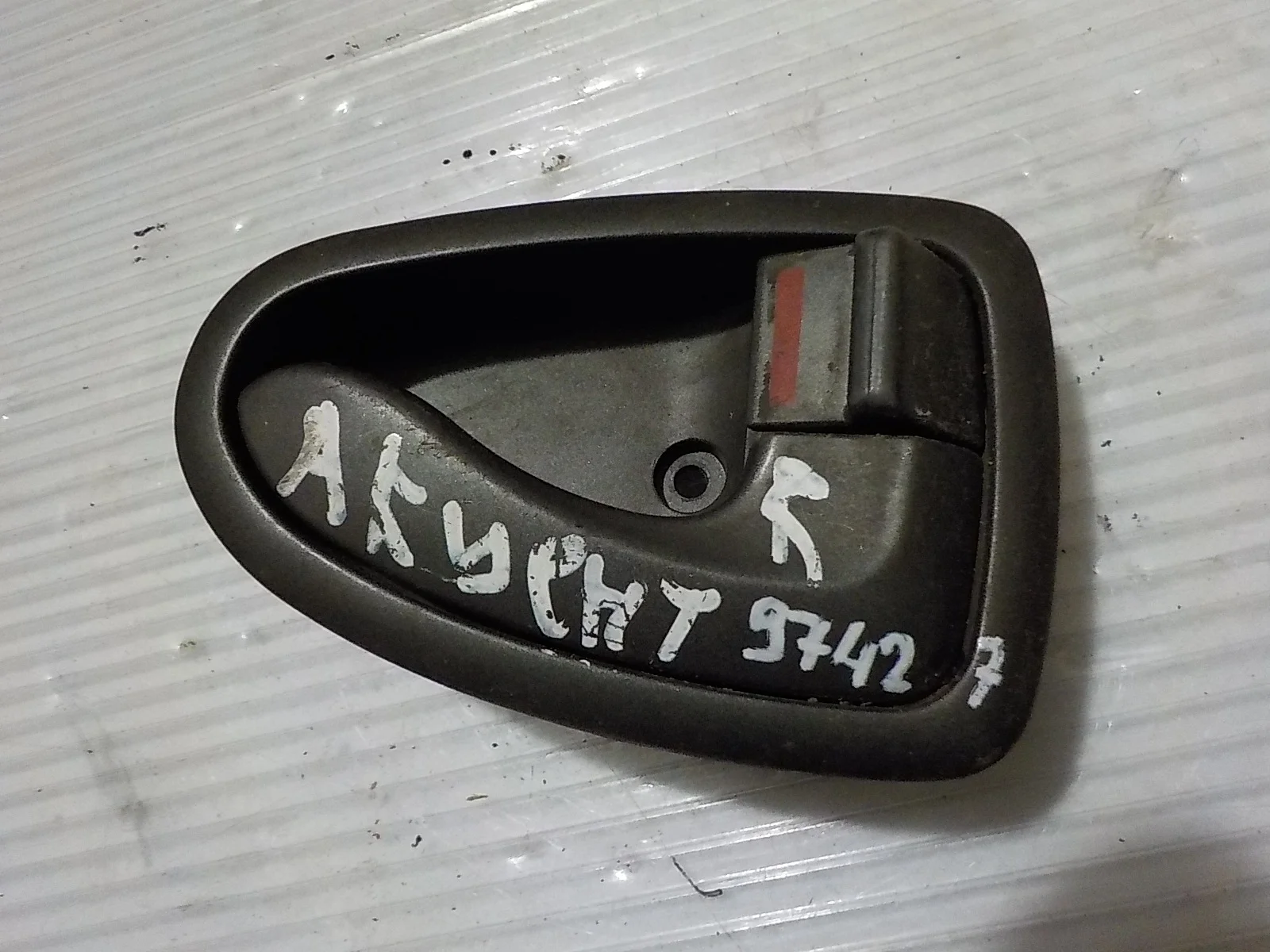 Ручка двери внутренняя Hyundai Accent II (1999—2012)  Право