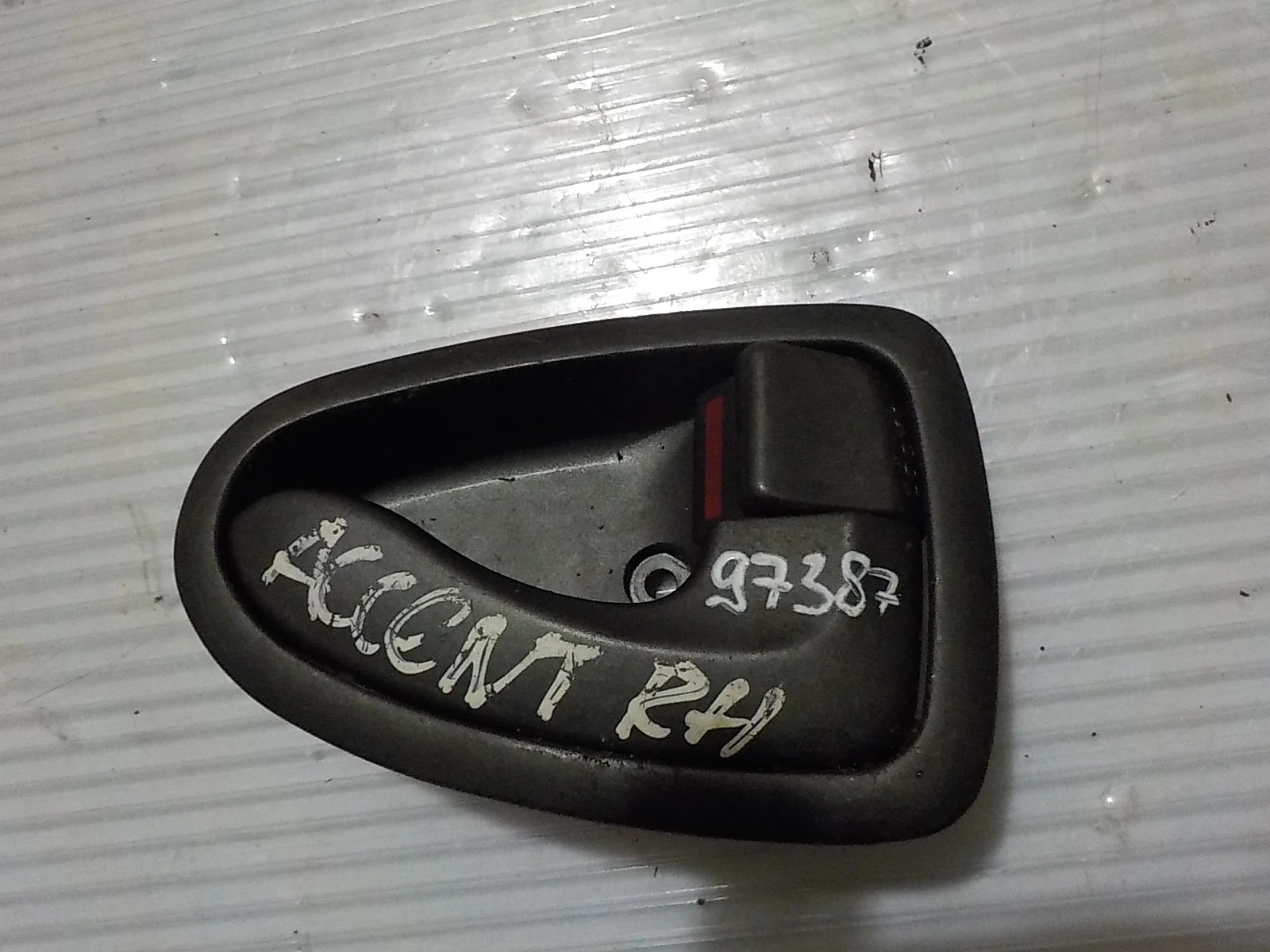 Ручка двери внутренняя Hyundai Accent II (1999—2012)  Право